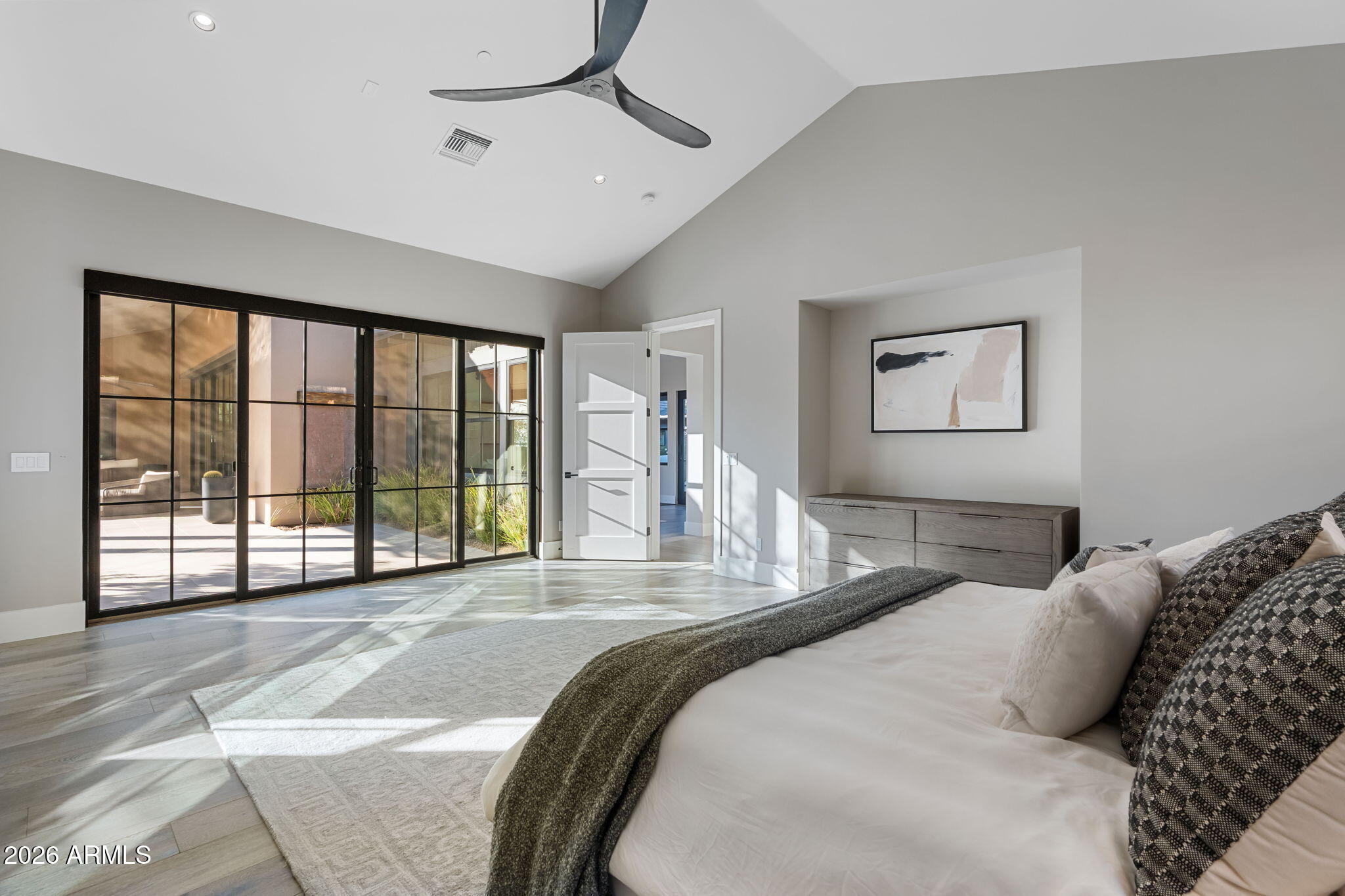 WHITE HORSE - Residential