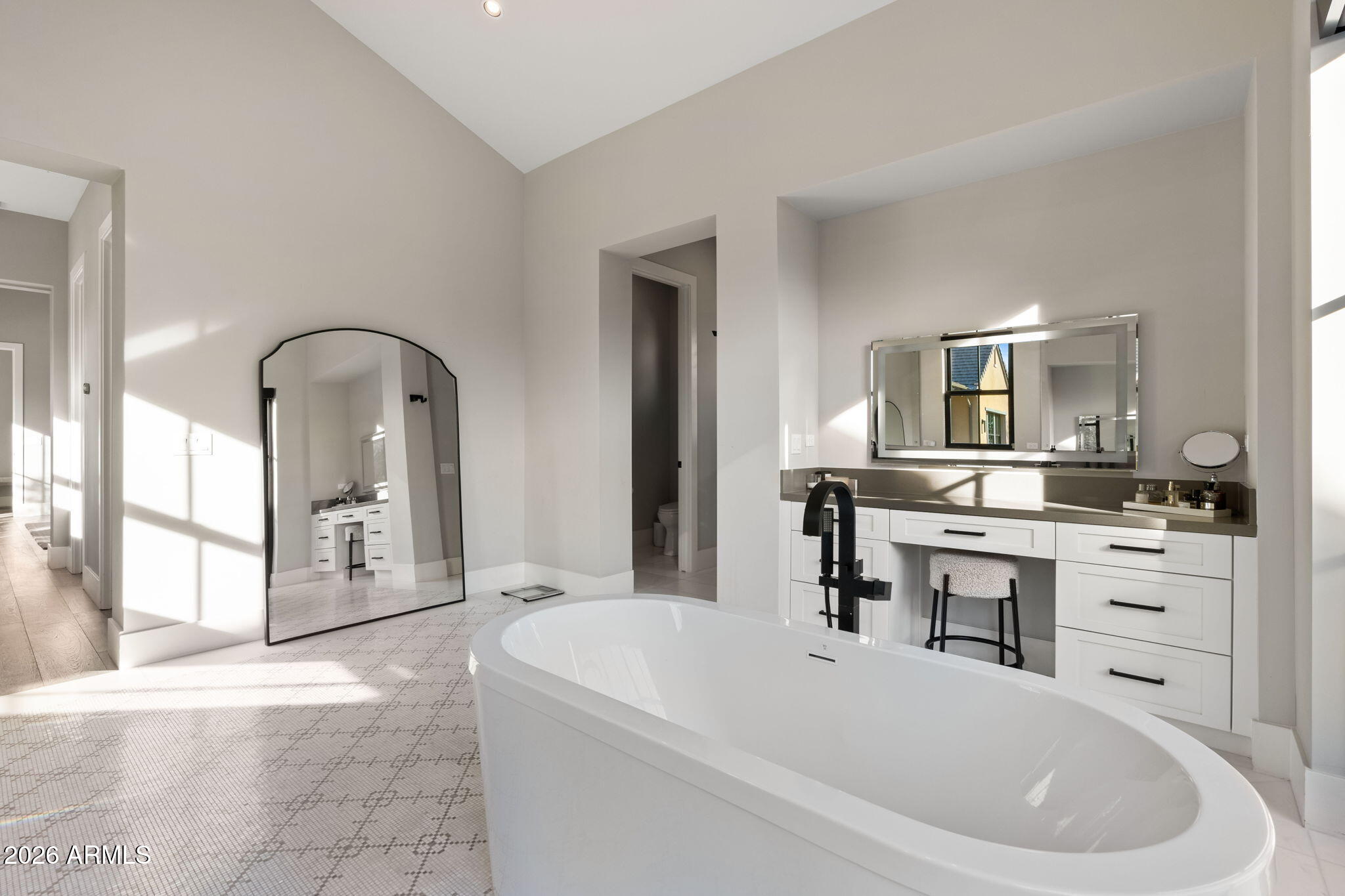 WHITE HORSE - Residential