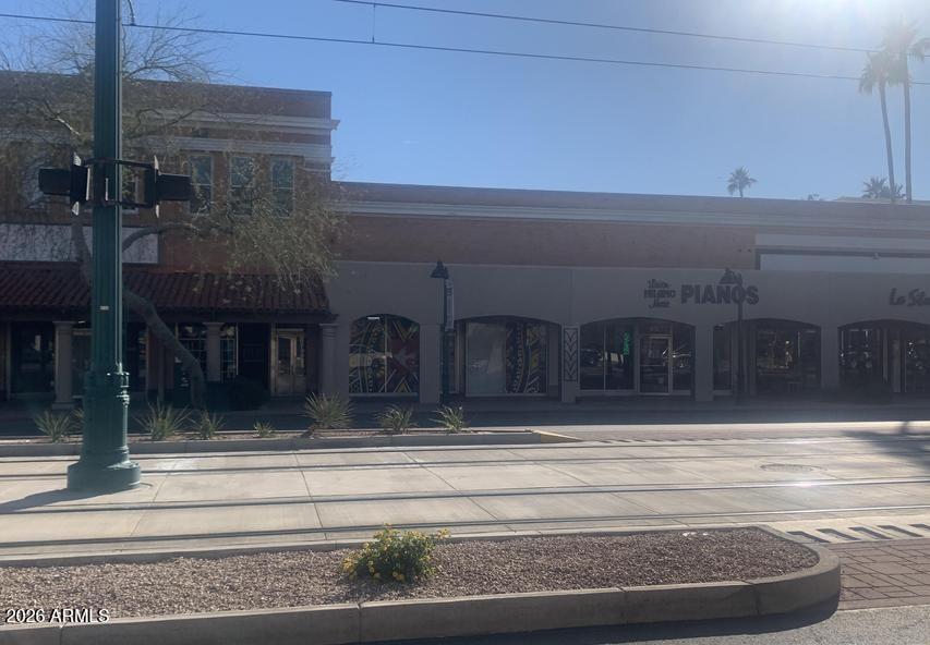 ''Historic bones. Downtown energy. Bring your vision.''
Right in the heart of Downtown Mesa. Bring your business! Close to Light Rail, ASU Campus. So much is happening in downtown Mesa, New Apartment Complexes and New Businesses. Would make a great restaurant, laundromat, specialty store. See Demographics report in documents