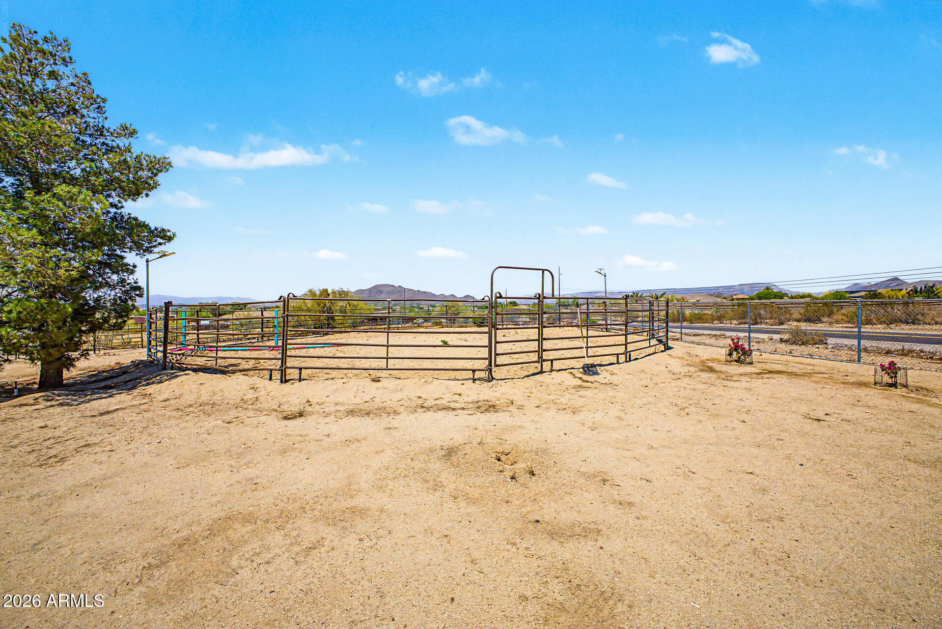 A 100' WIDE STRIP OF NON-OPER SPRR LYING ADJ N & E - Residential