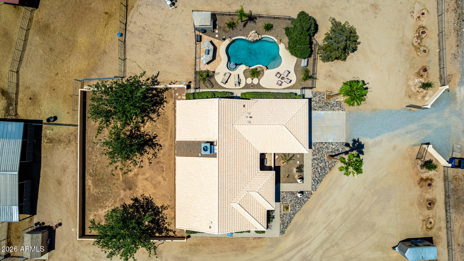 A 100' WIDE STRIP OF NON-OPER SPRR LYING ADJ N & E - Residential