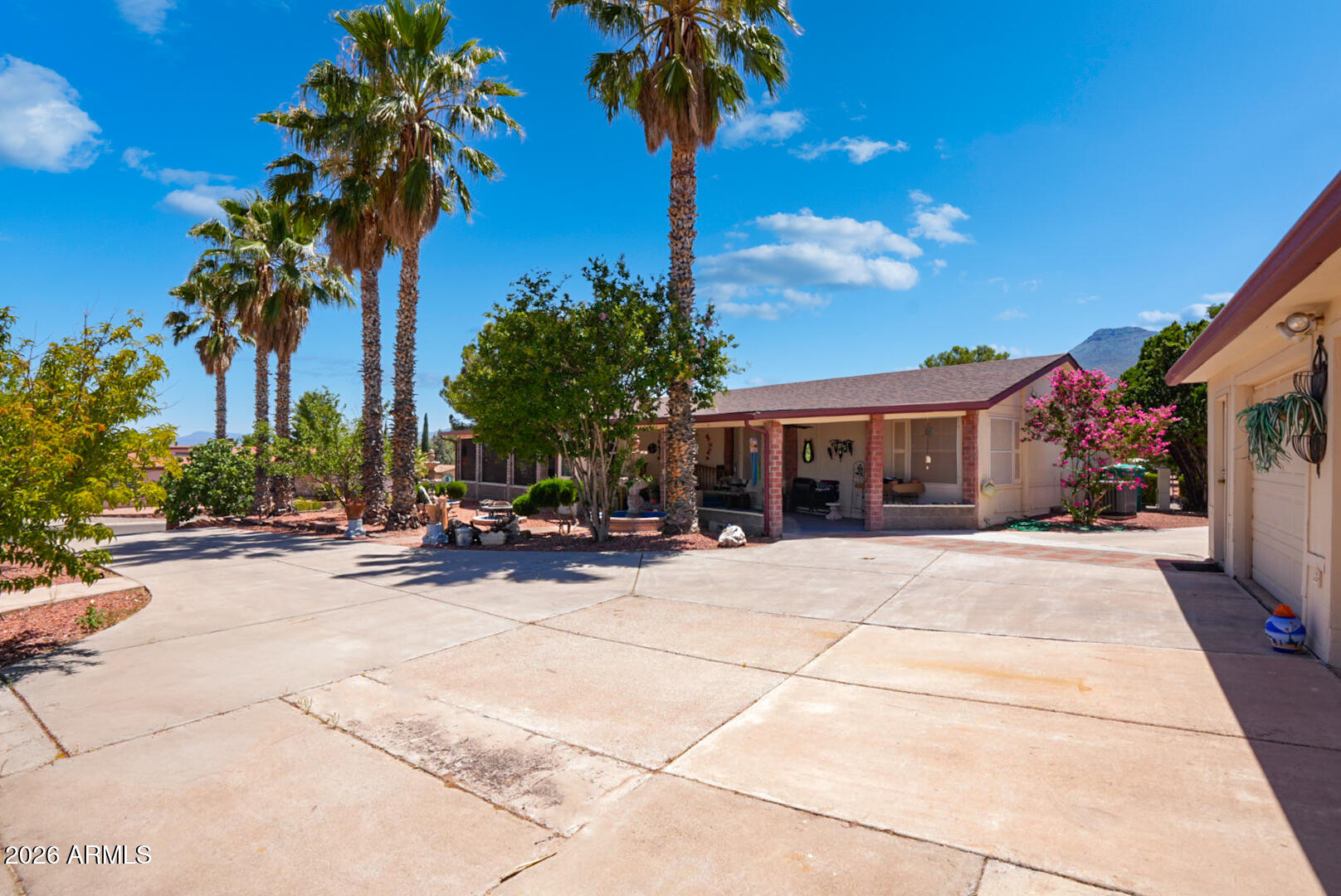MINGUS SHADOWS UNIT 2 - Residential