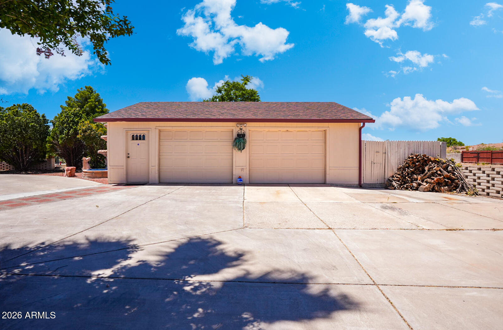 MINGUS SHADOWS UNIT 2 - Residential