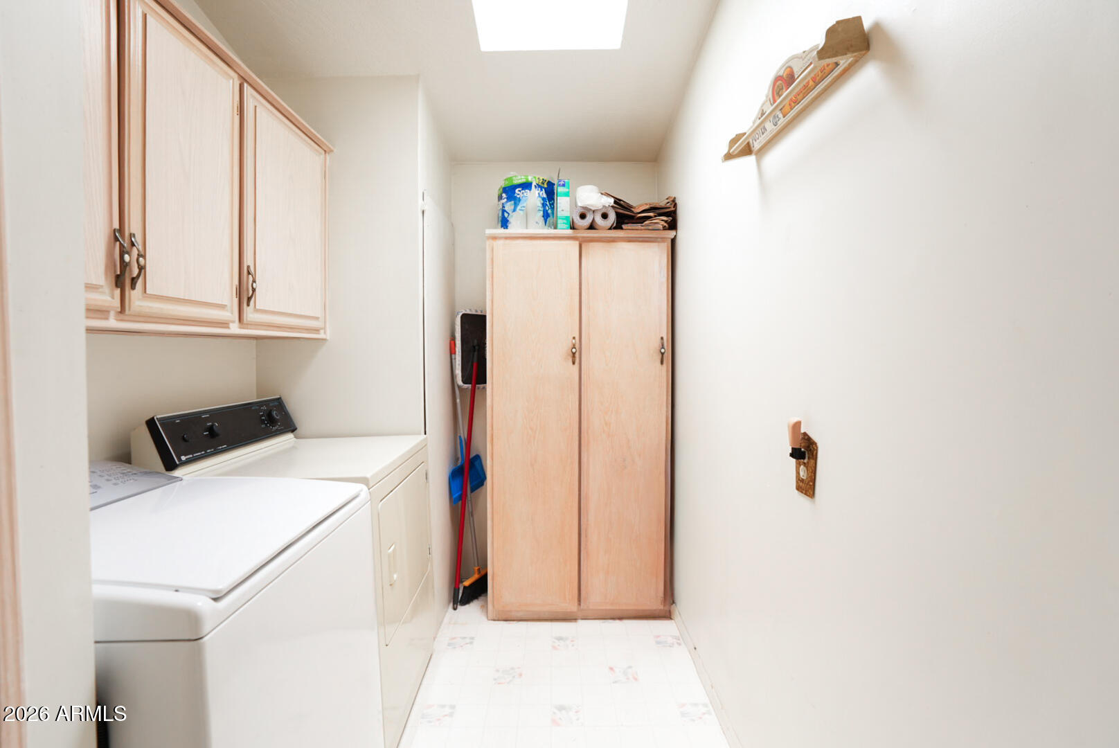 MINGUS SHADOWS UNIT 2 - Residential