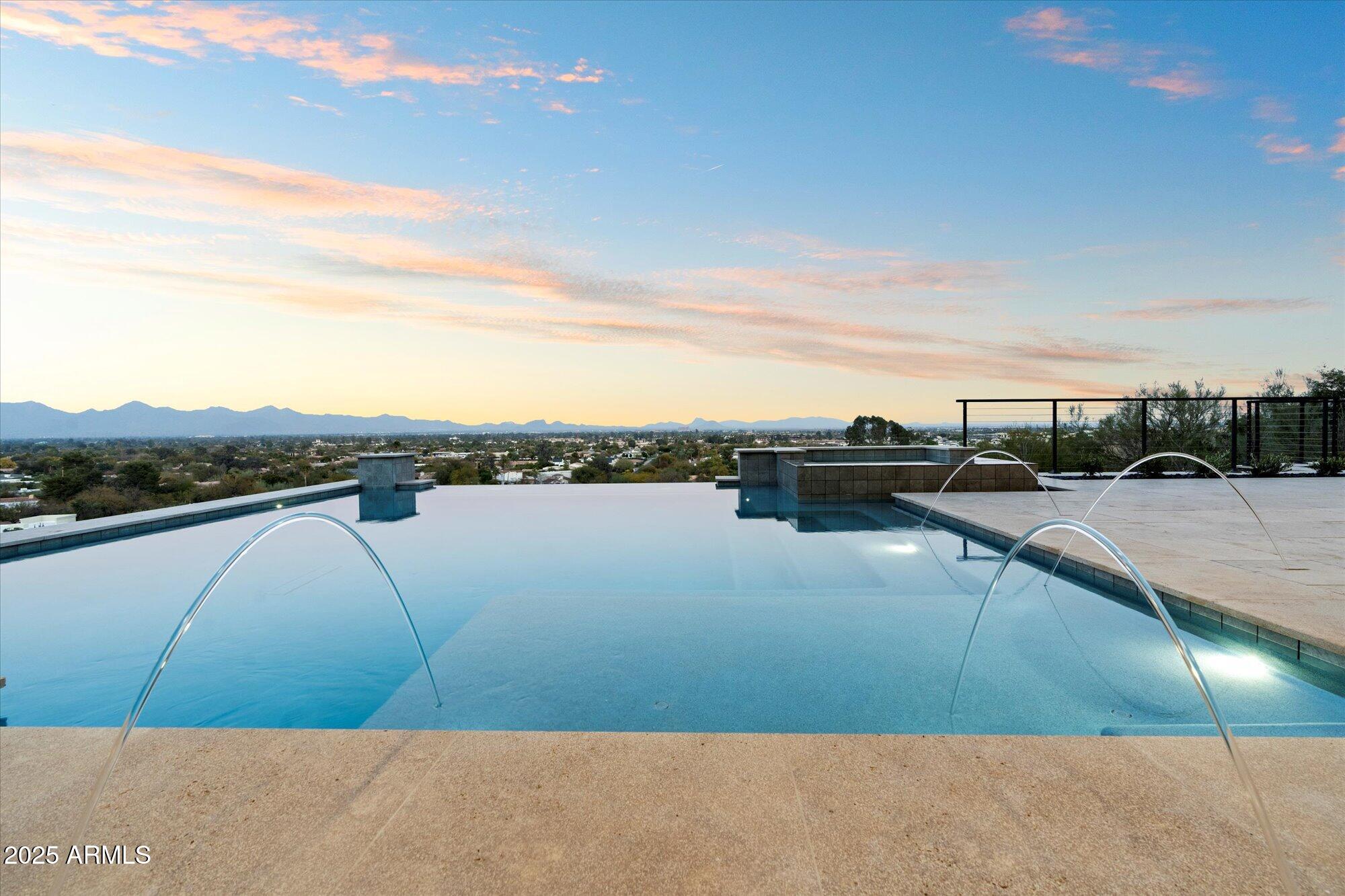 HUMMINGBIRD VISTA - Residential