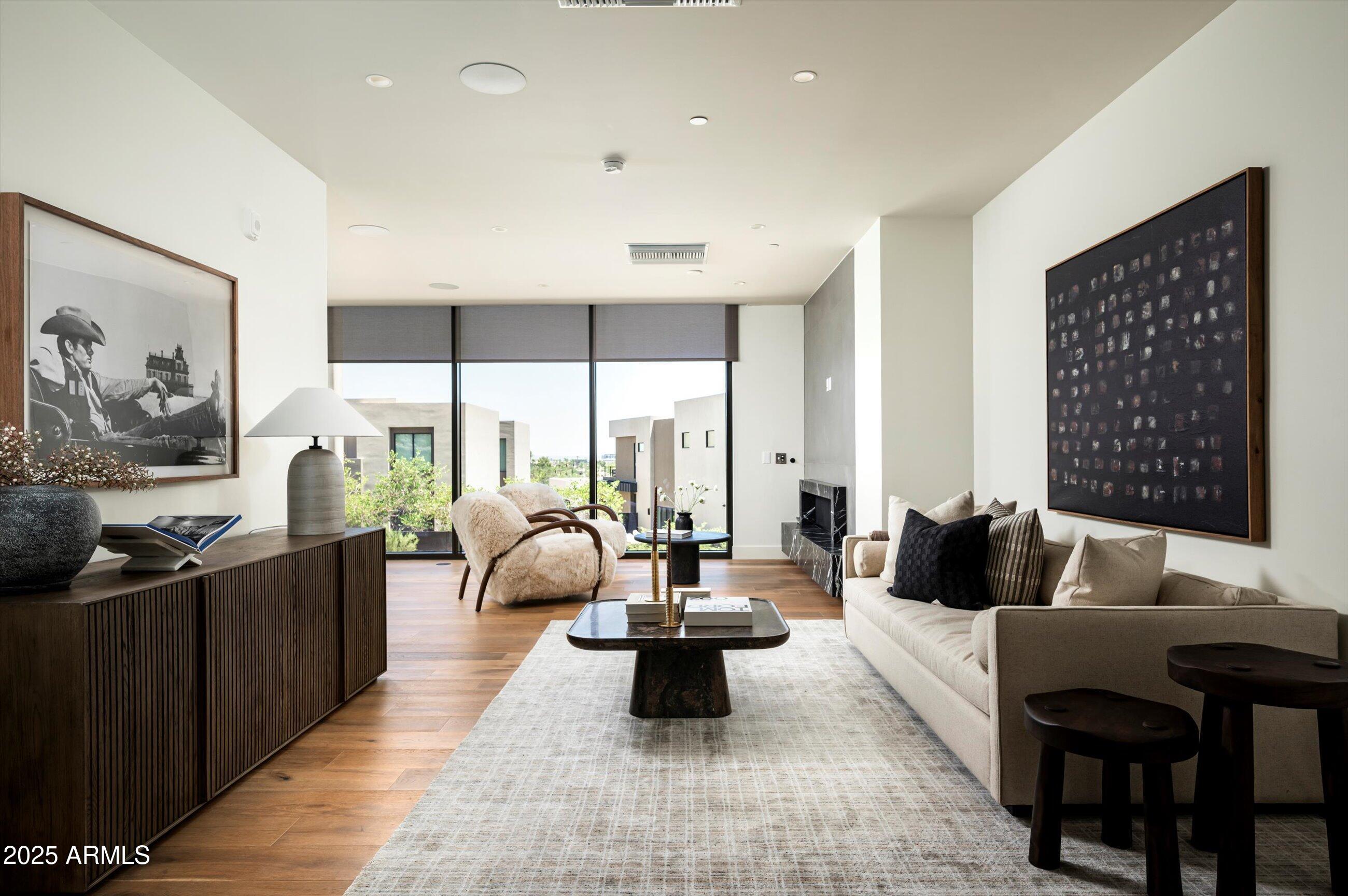 PHOENICIAN - Residential