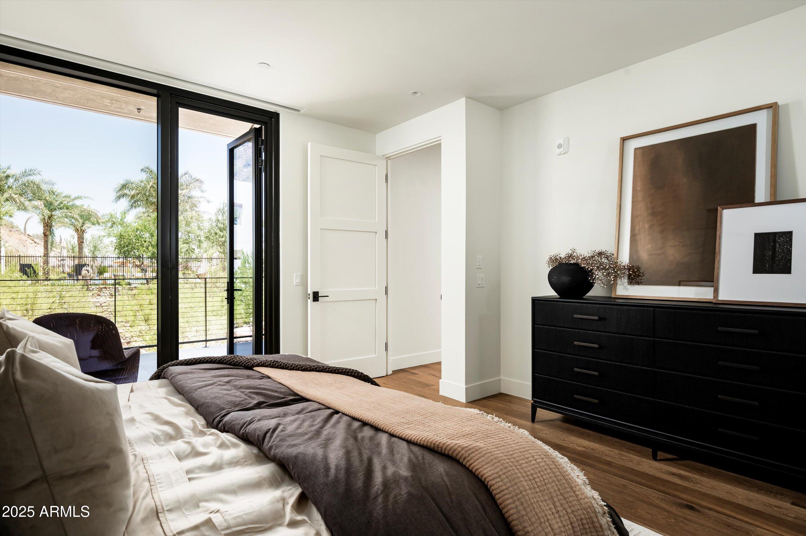 PHOENICIAN - Residential