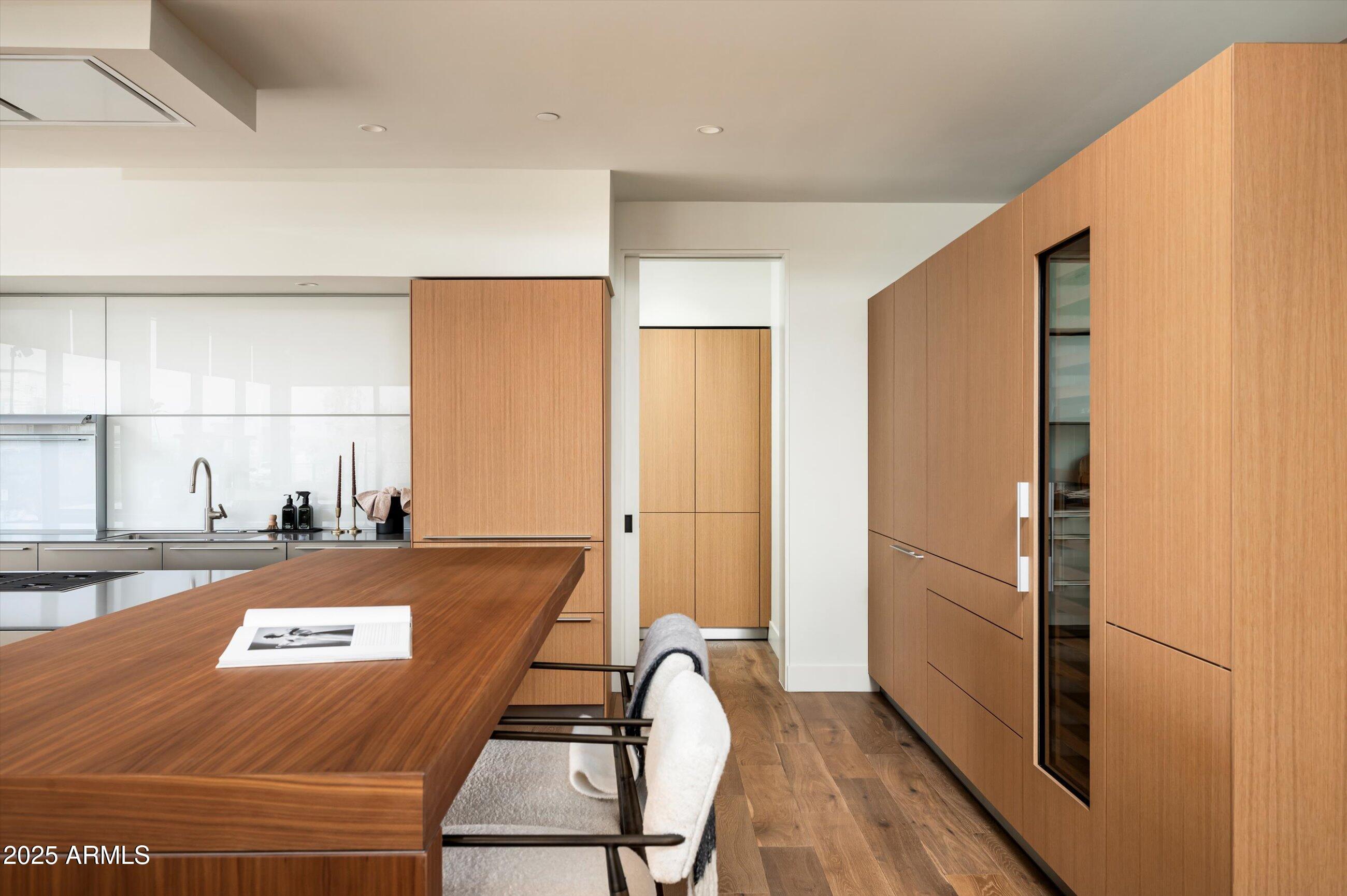 PHOENICIAN - Residential