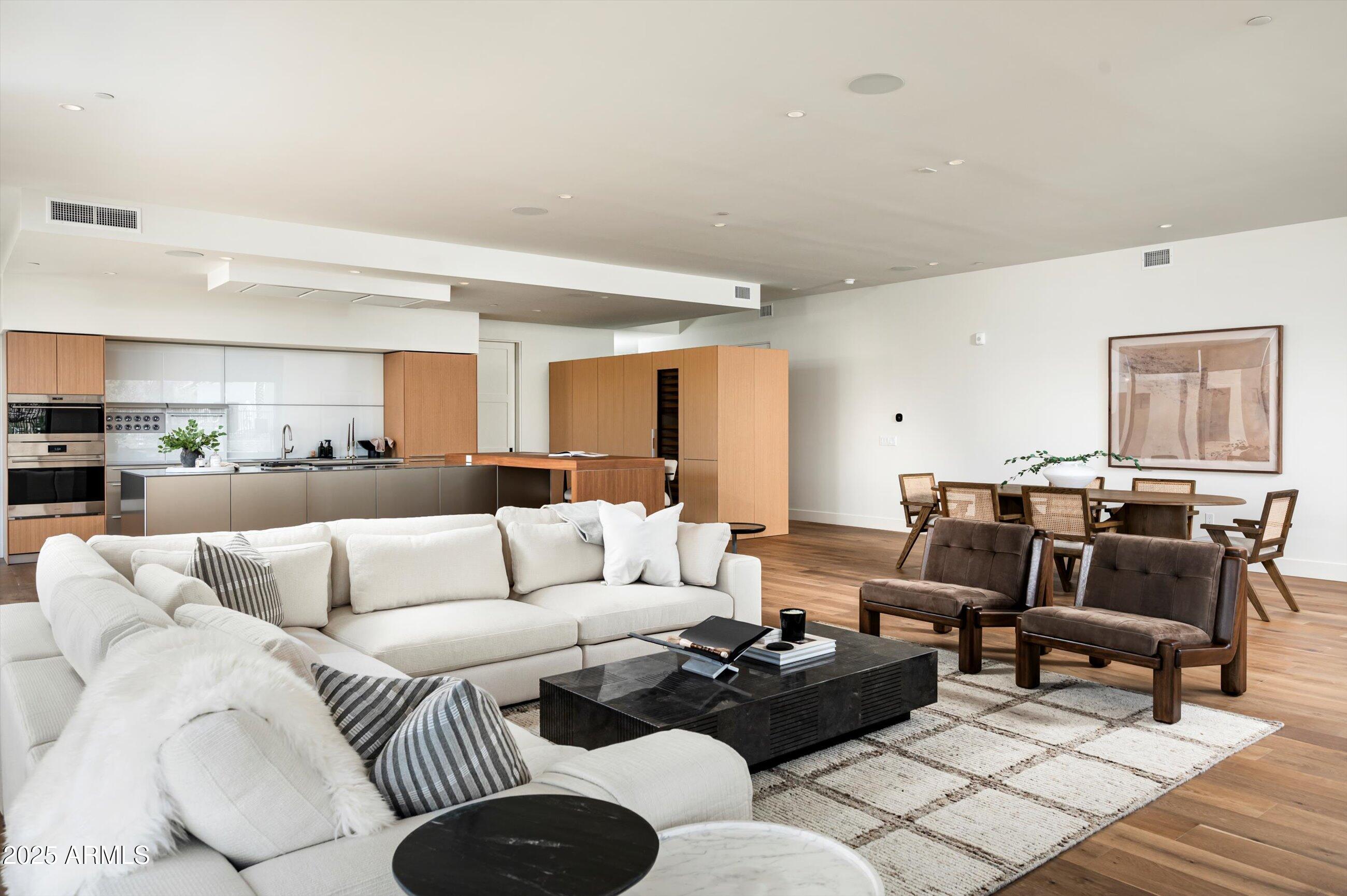 PHOENICIAN - Residential