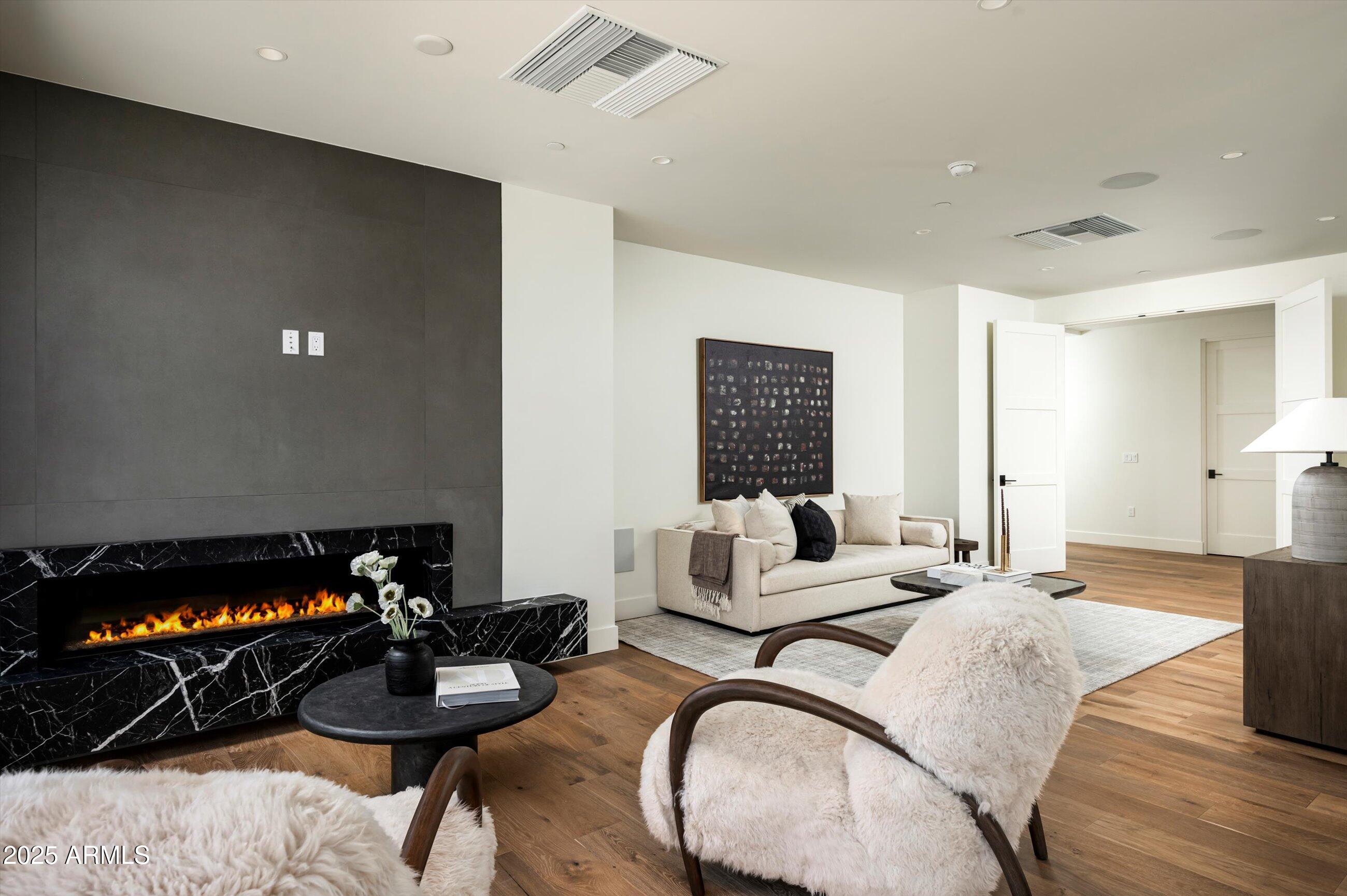 PHOENICIAN - Residential