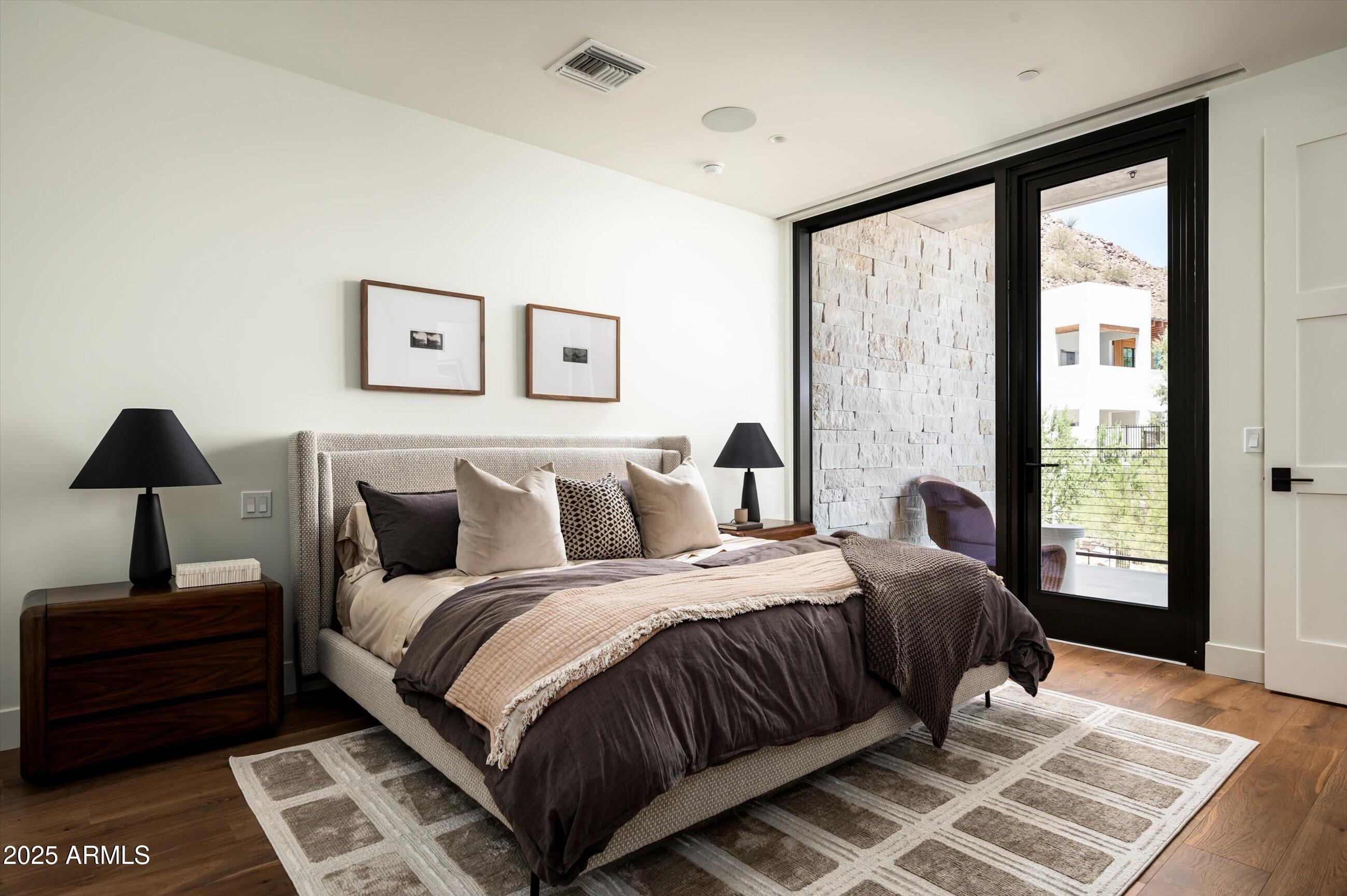 PHOENICIAN - Residential