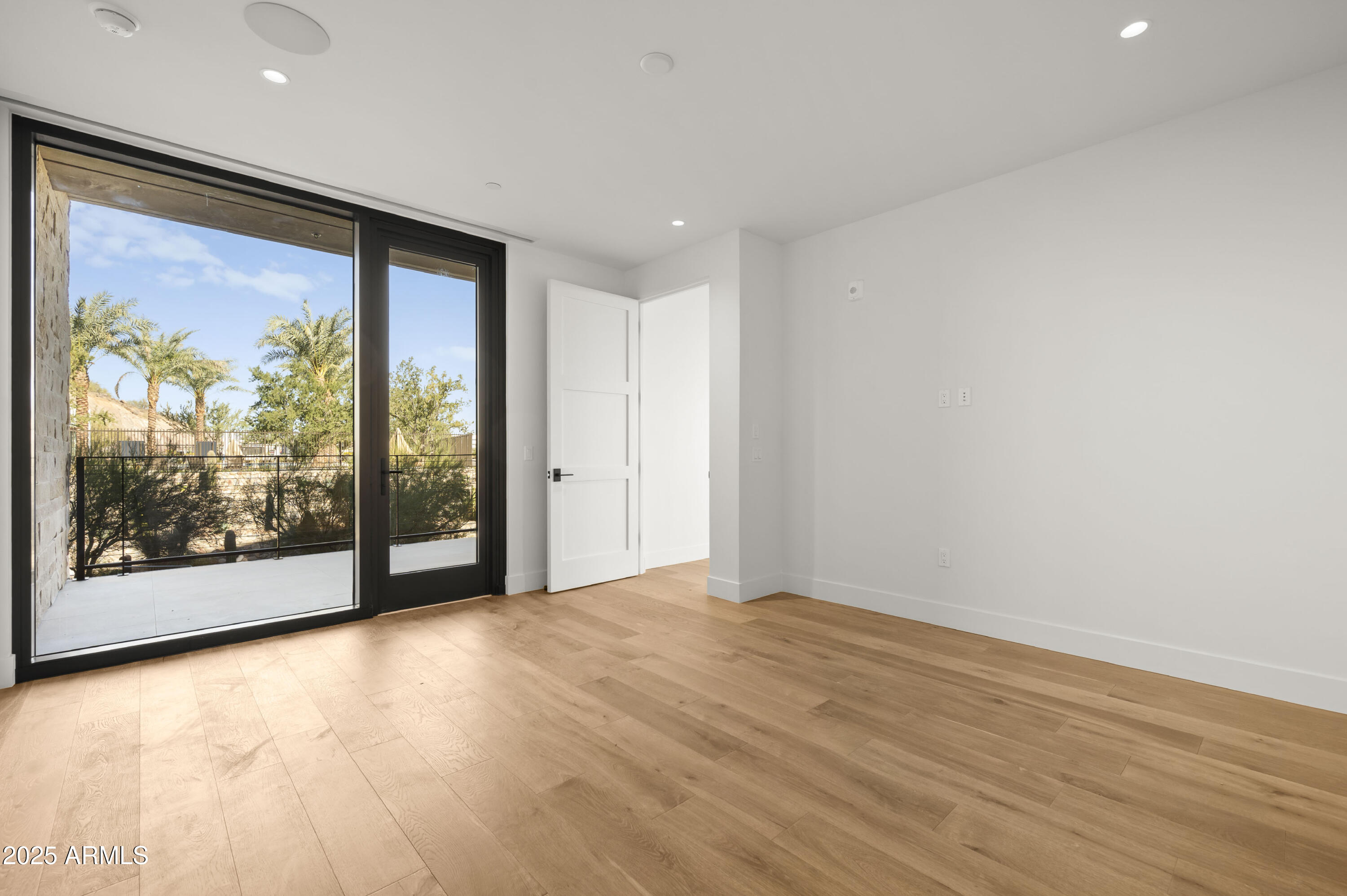 PHOENICIAN - Residential