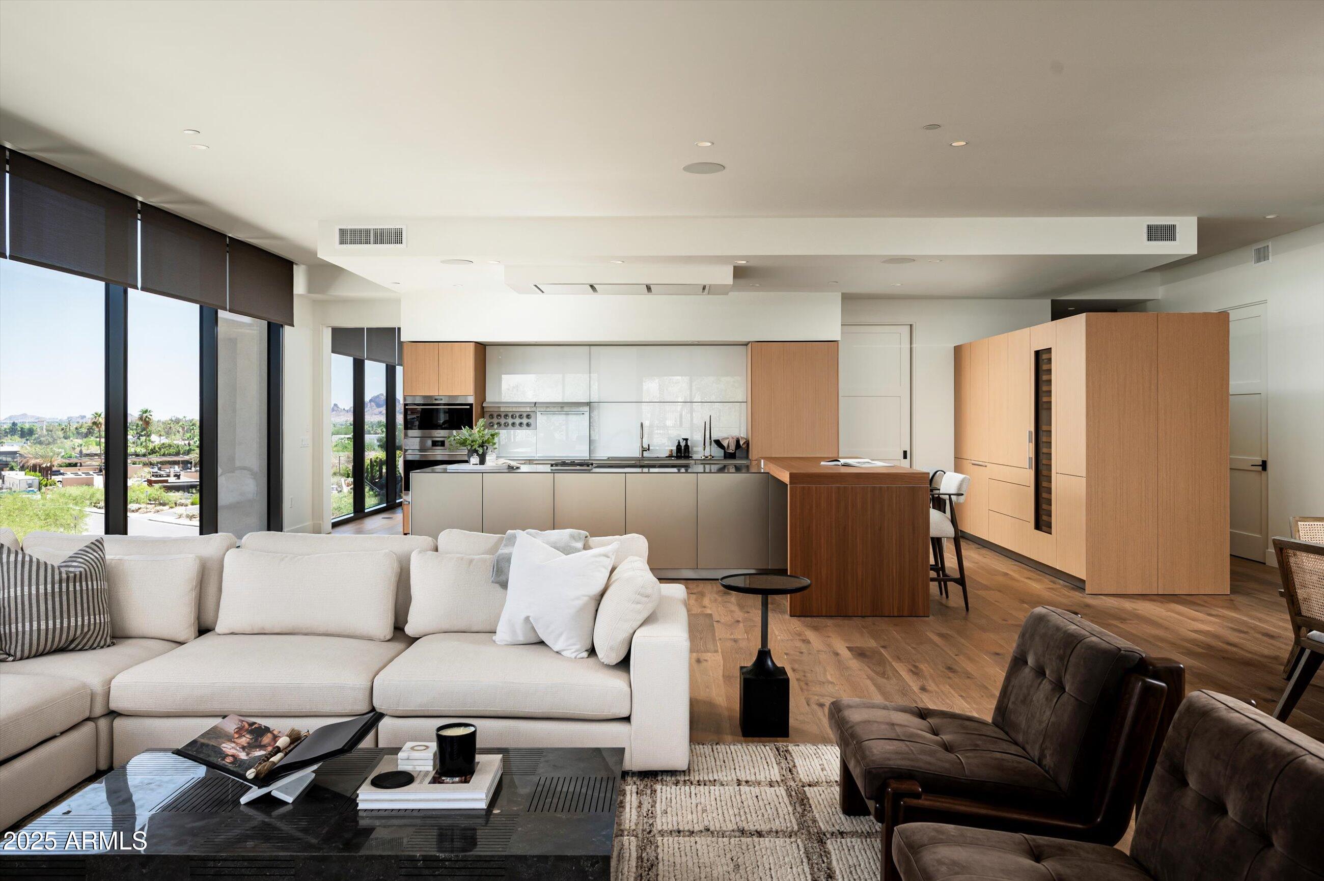 PHOENICIAN - Residential