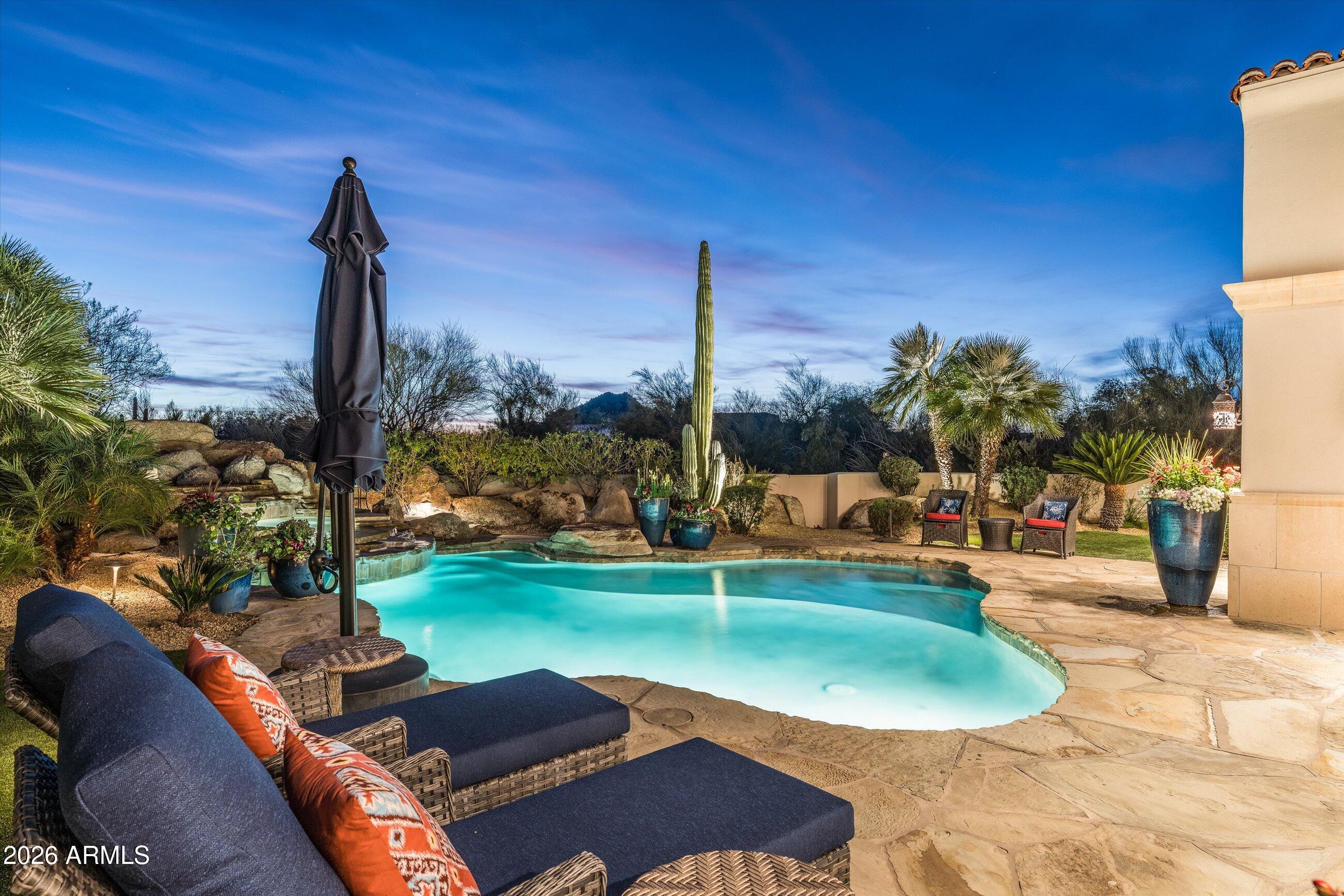 WHISPER ROCK - Residential