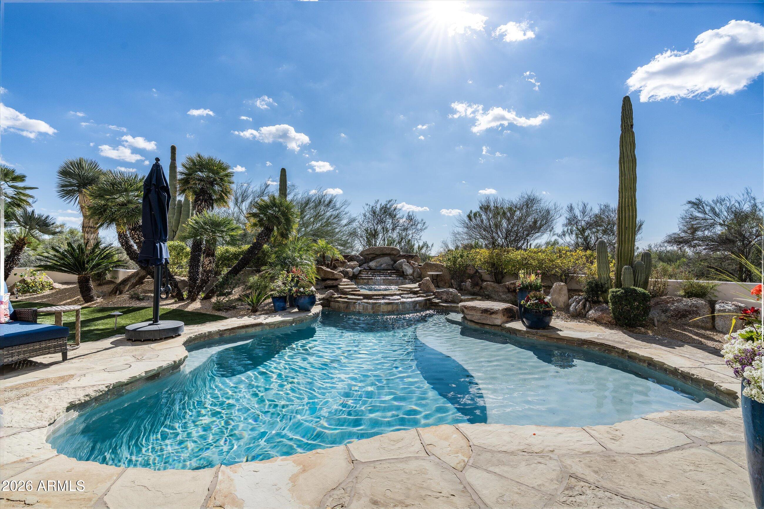 WHISPER ROCK - Residential