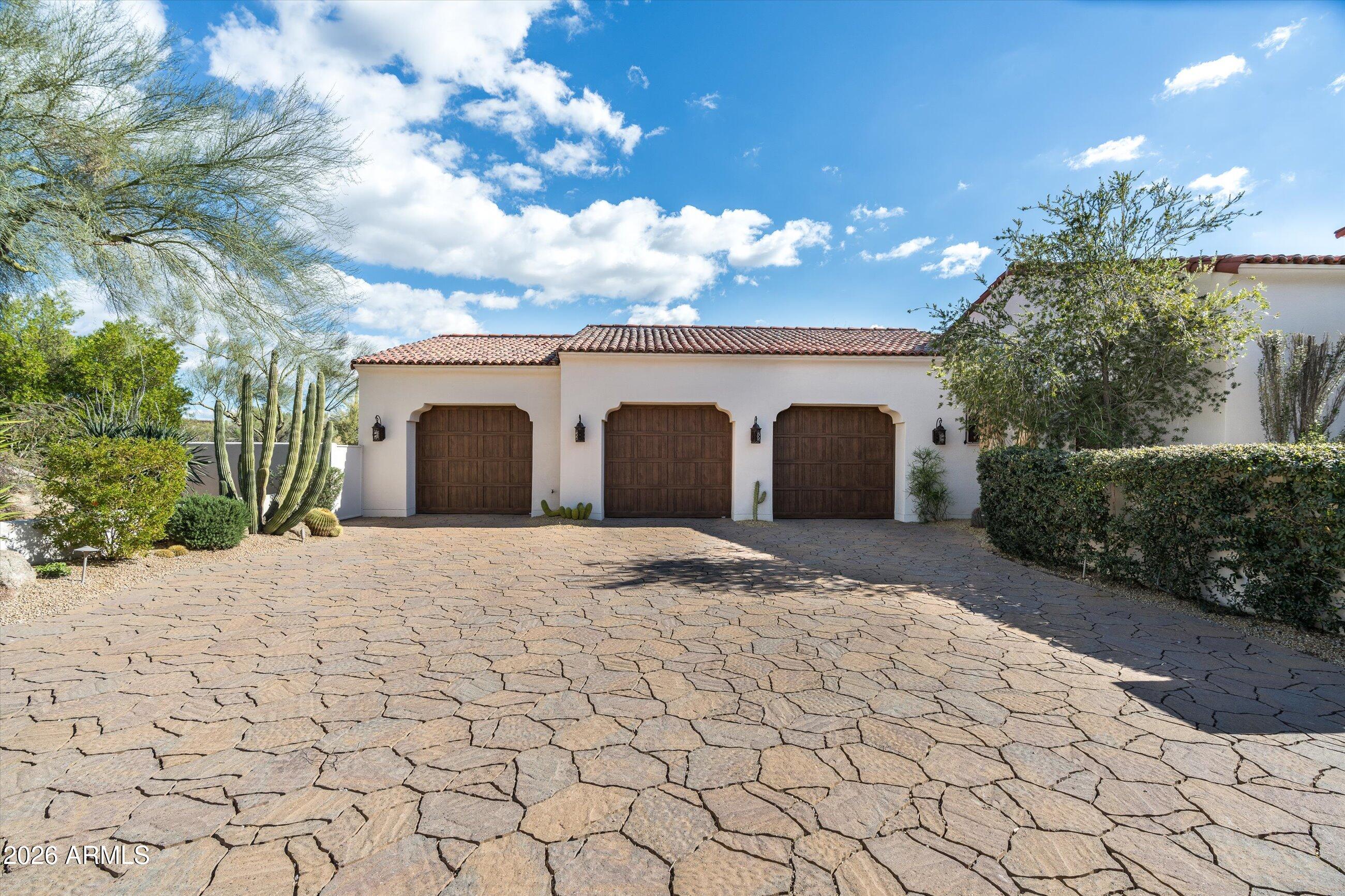 WHISPER ROCK - Residential