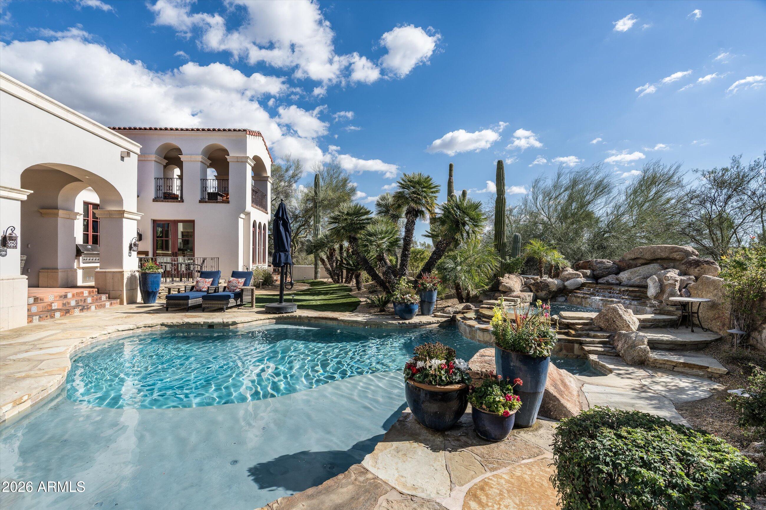 WHISPER ROCK - Residential