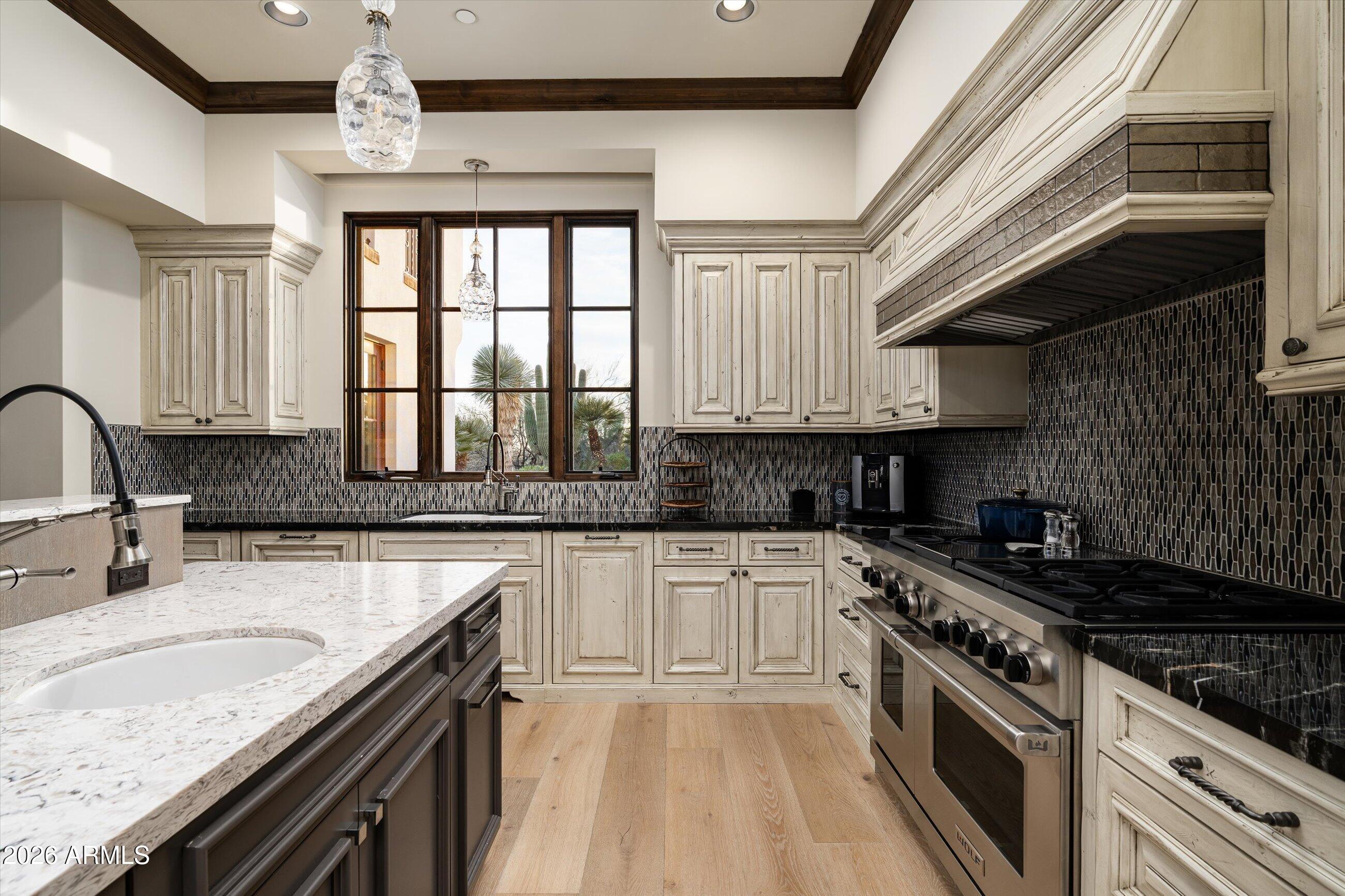 WHISPER ROCK - Residential