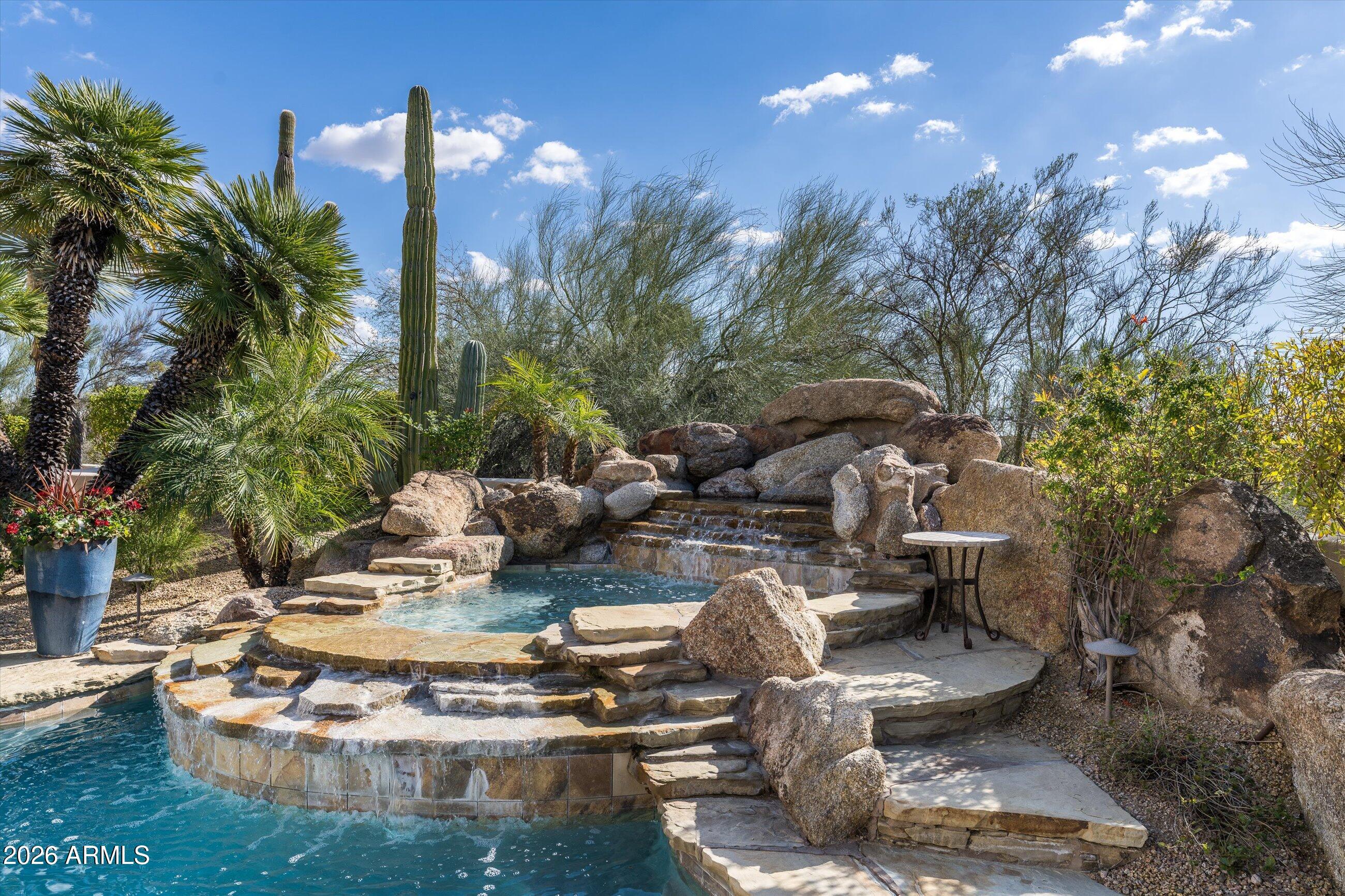 WHISPER ROCK - Residential