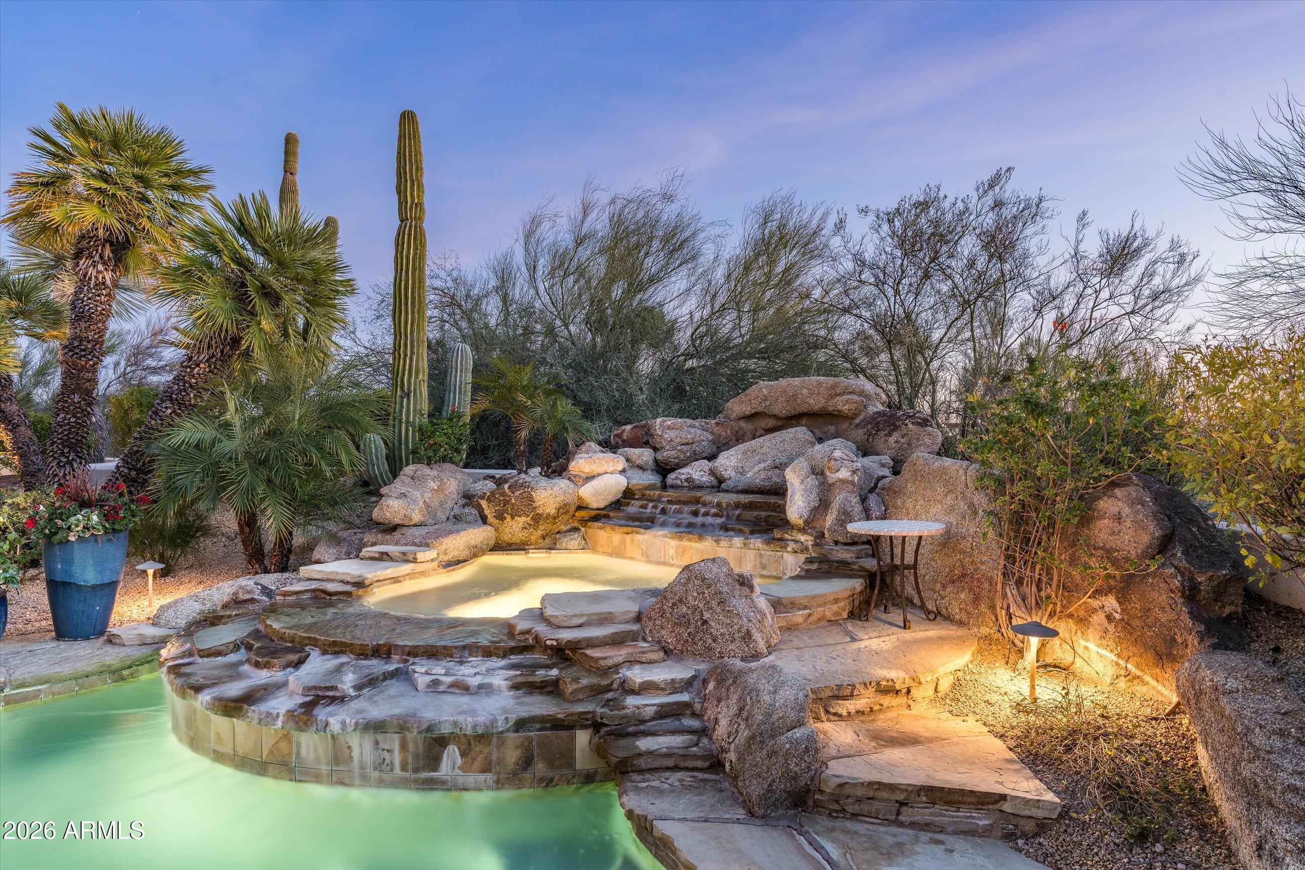 WHISPER ROCK - Residential