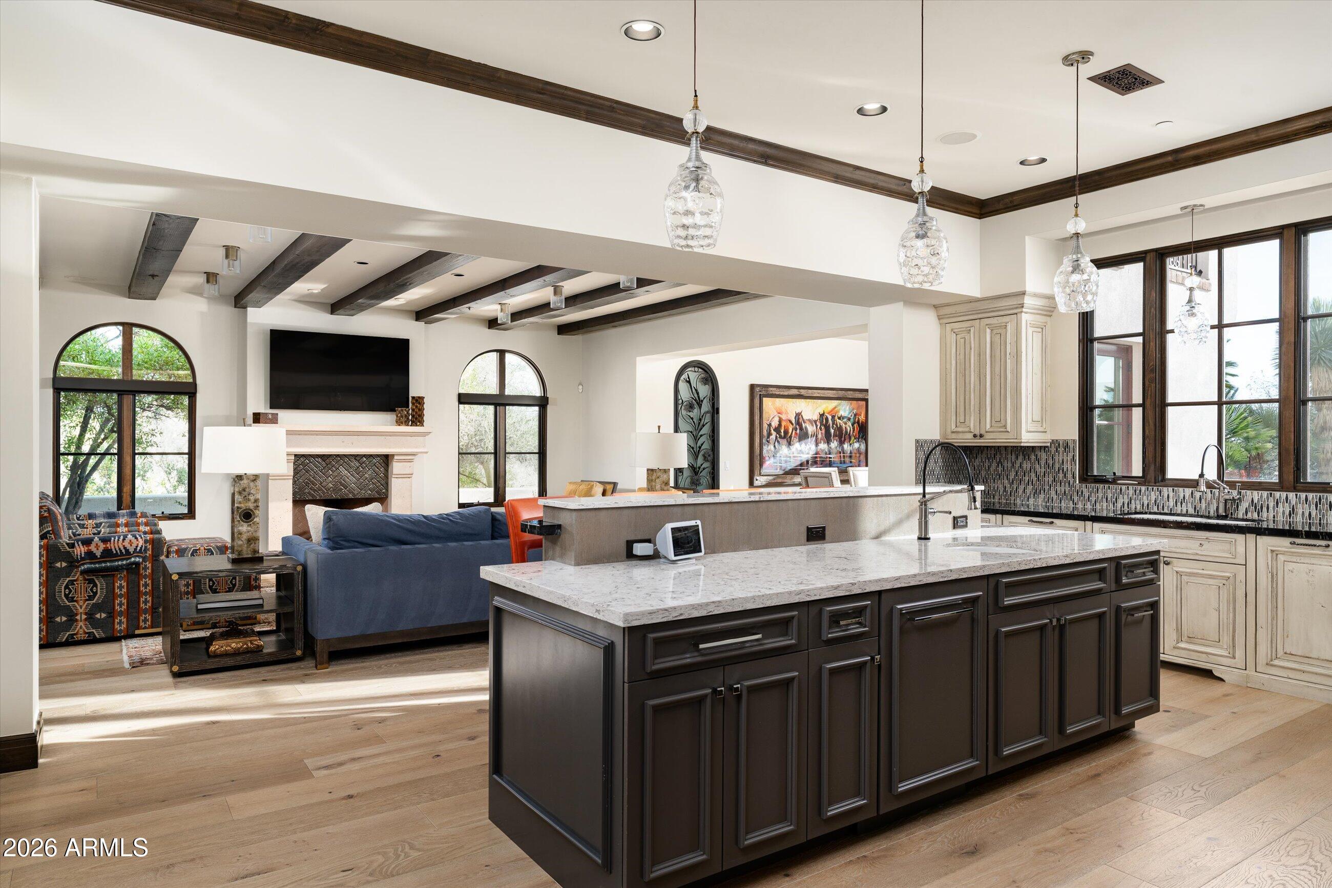 WHISPER ROCK - Residential