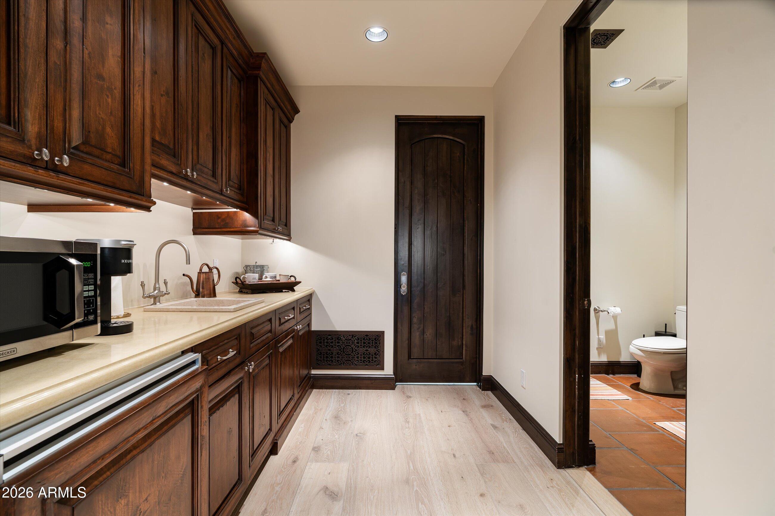 WHISPER ROCK - Residential
