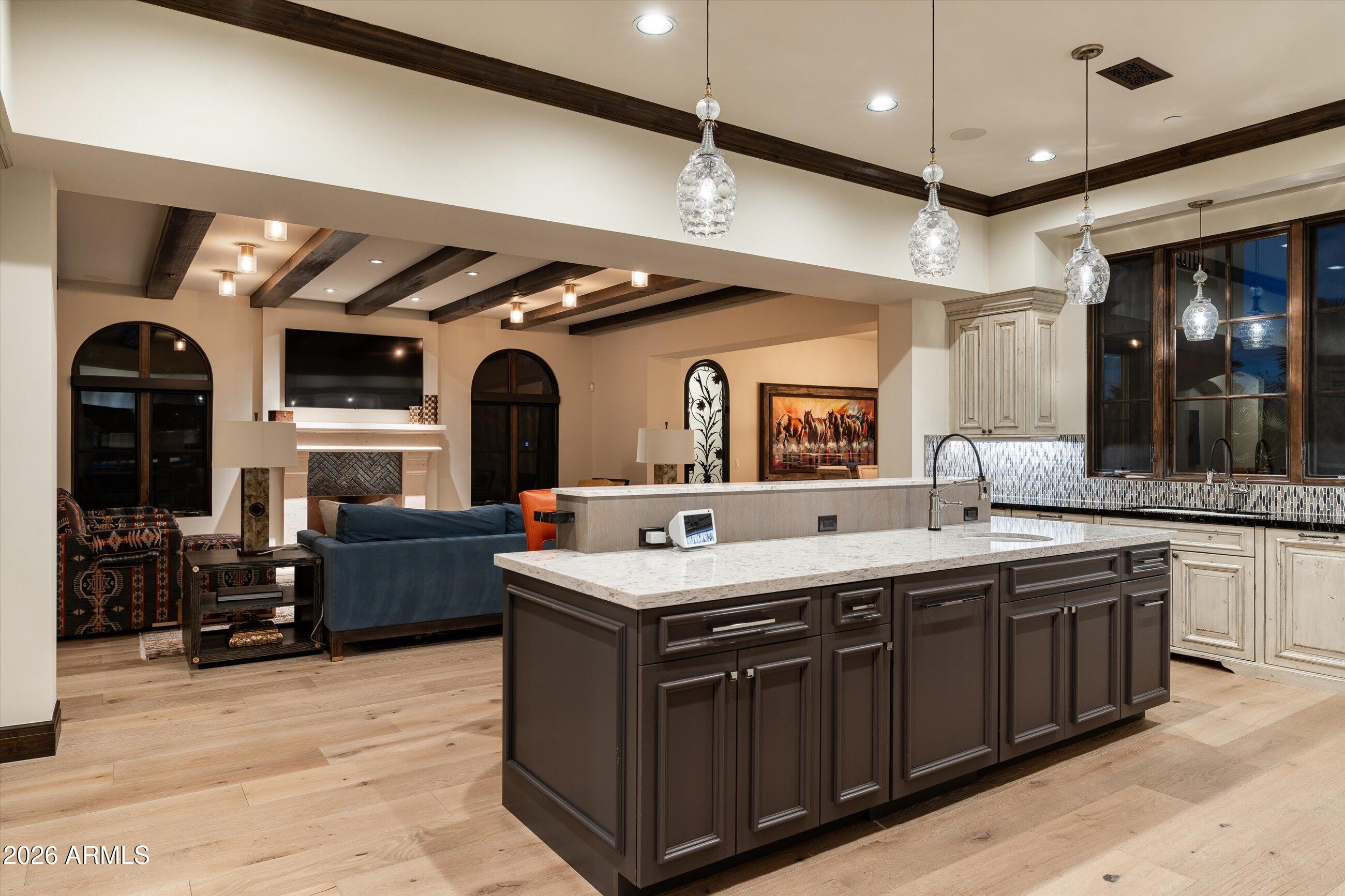 WHISPER ROCK - Residential