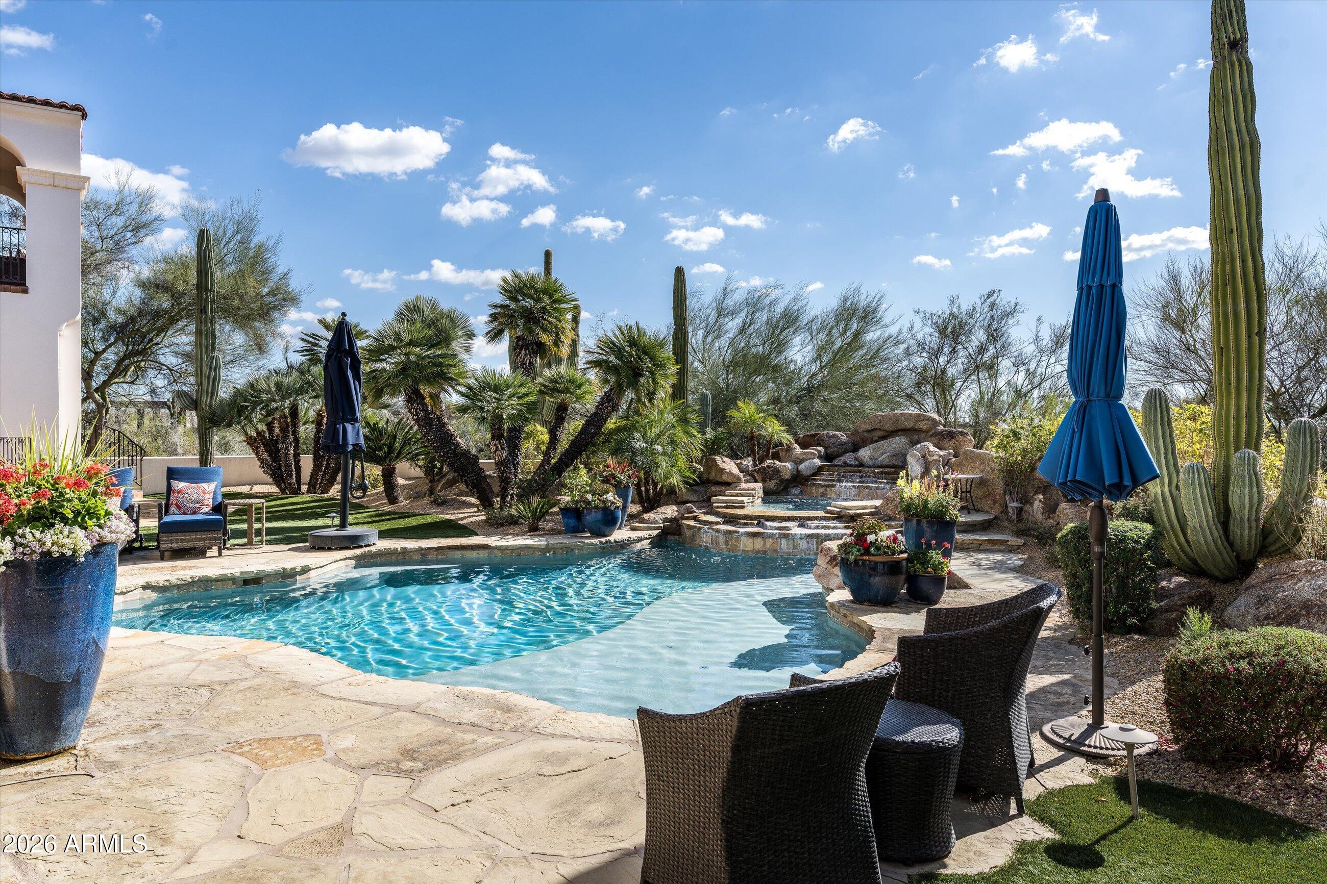 WHISPER ROCK - Residential