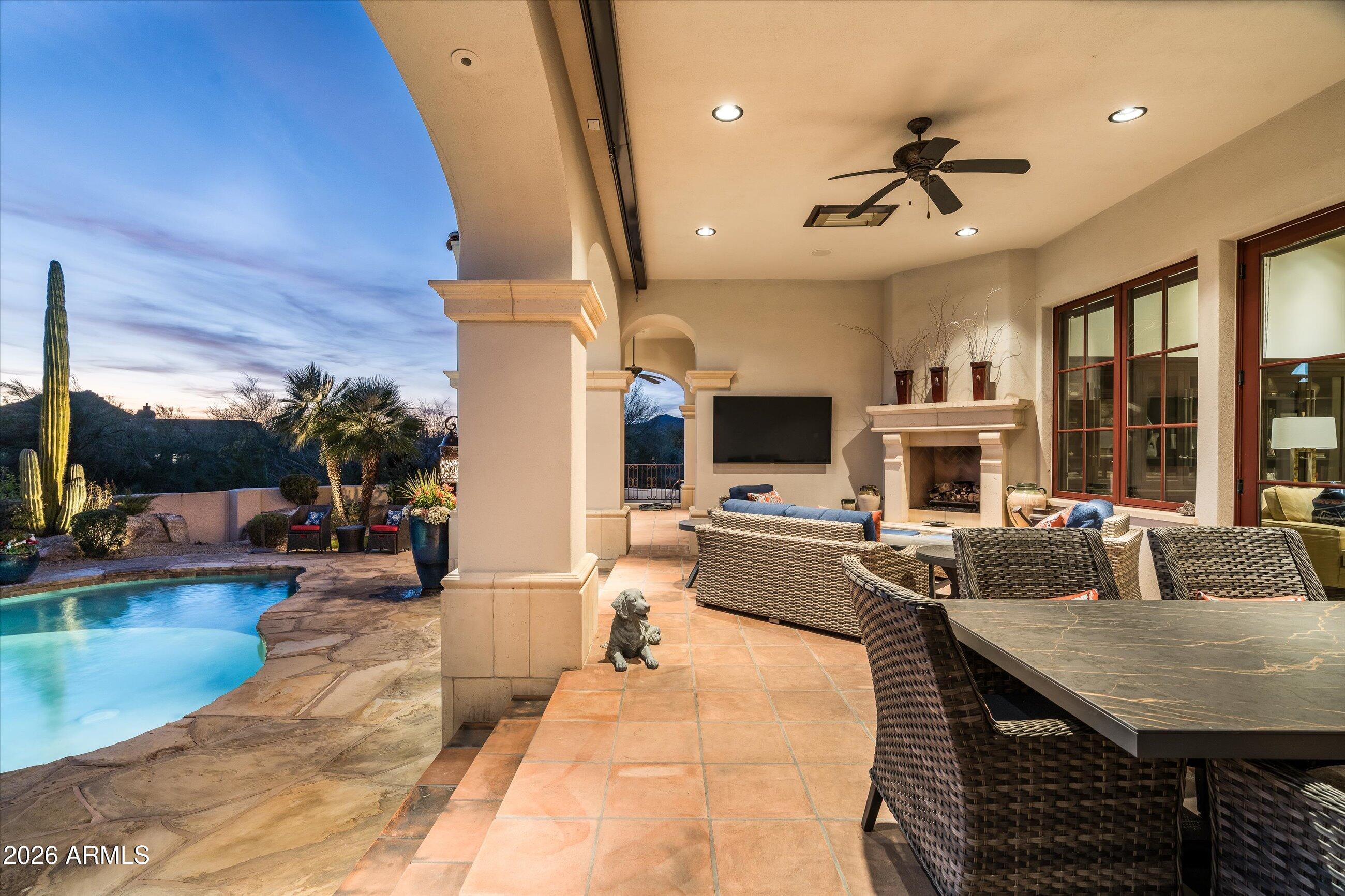 WHISPER ROCK - Residential