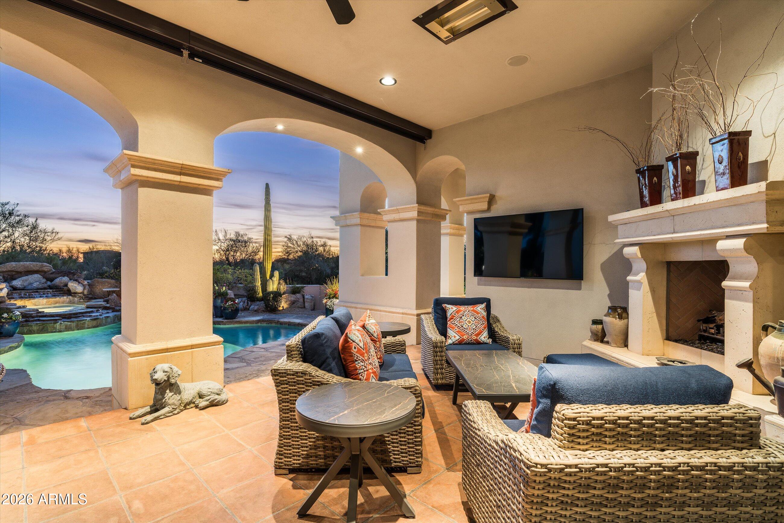 WHISPER ROCK - Residential
