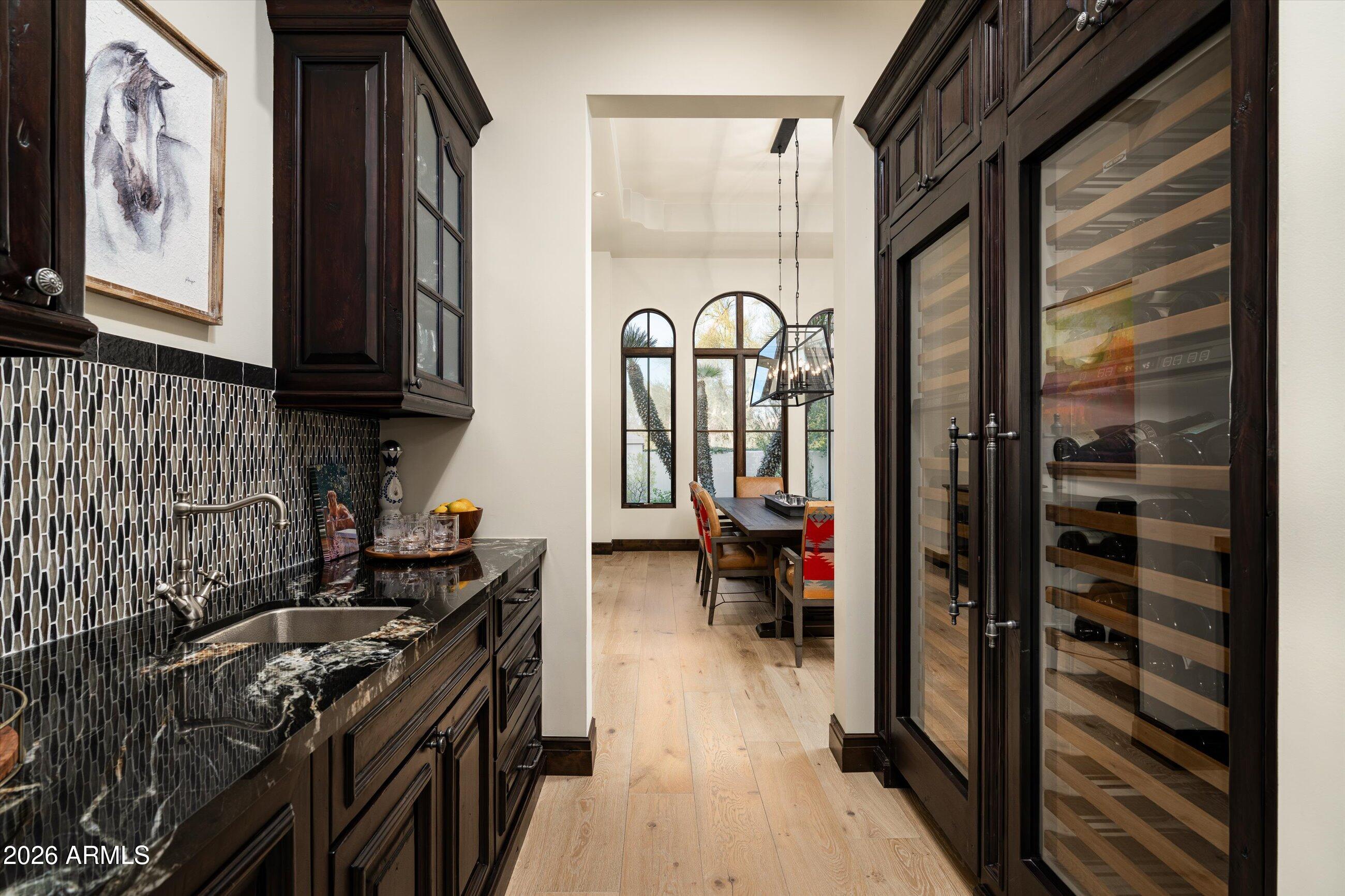 WHISPER ROCK - Residential