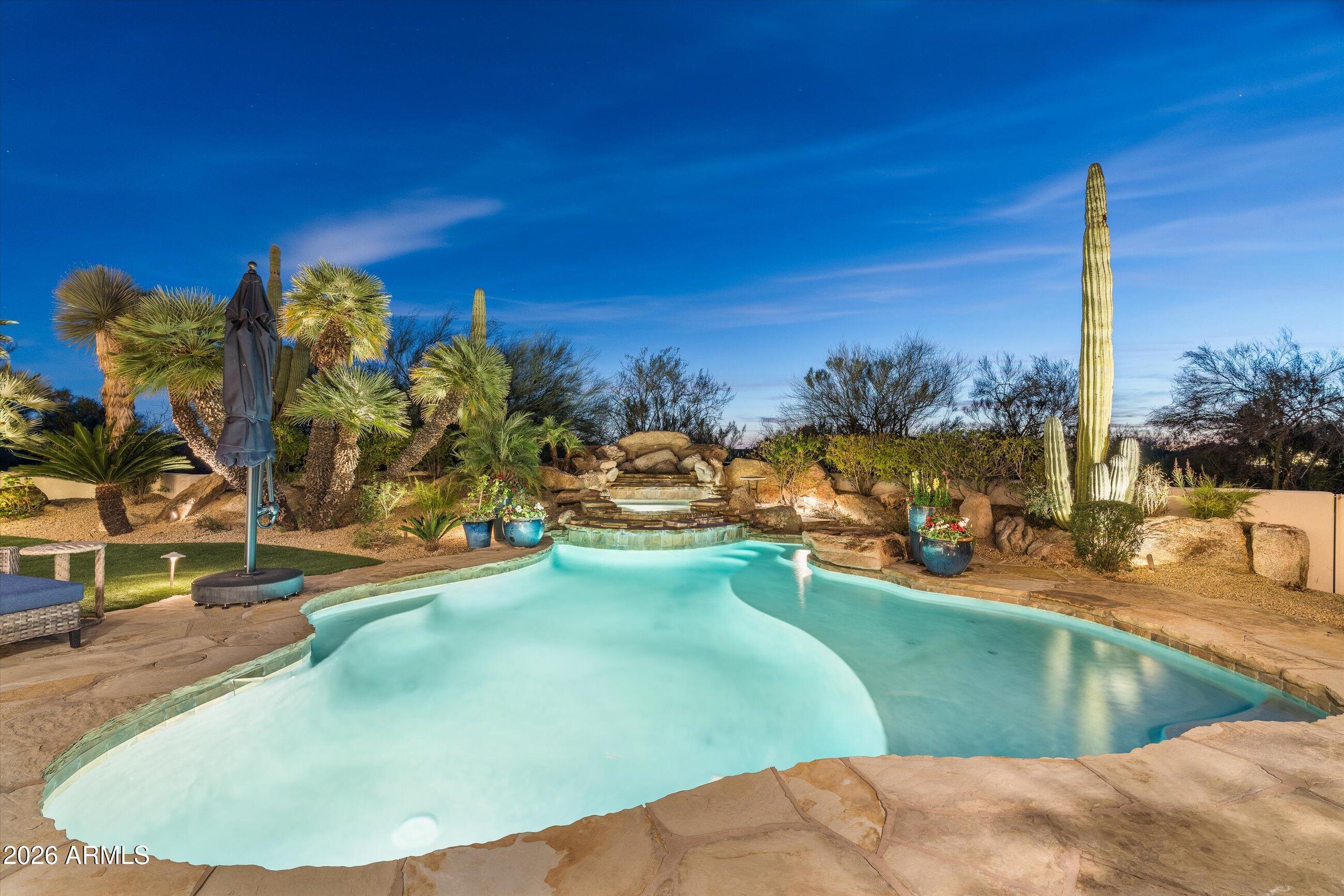 WHISPER ROCK - Residential