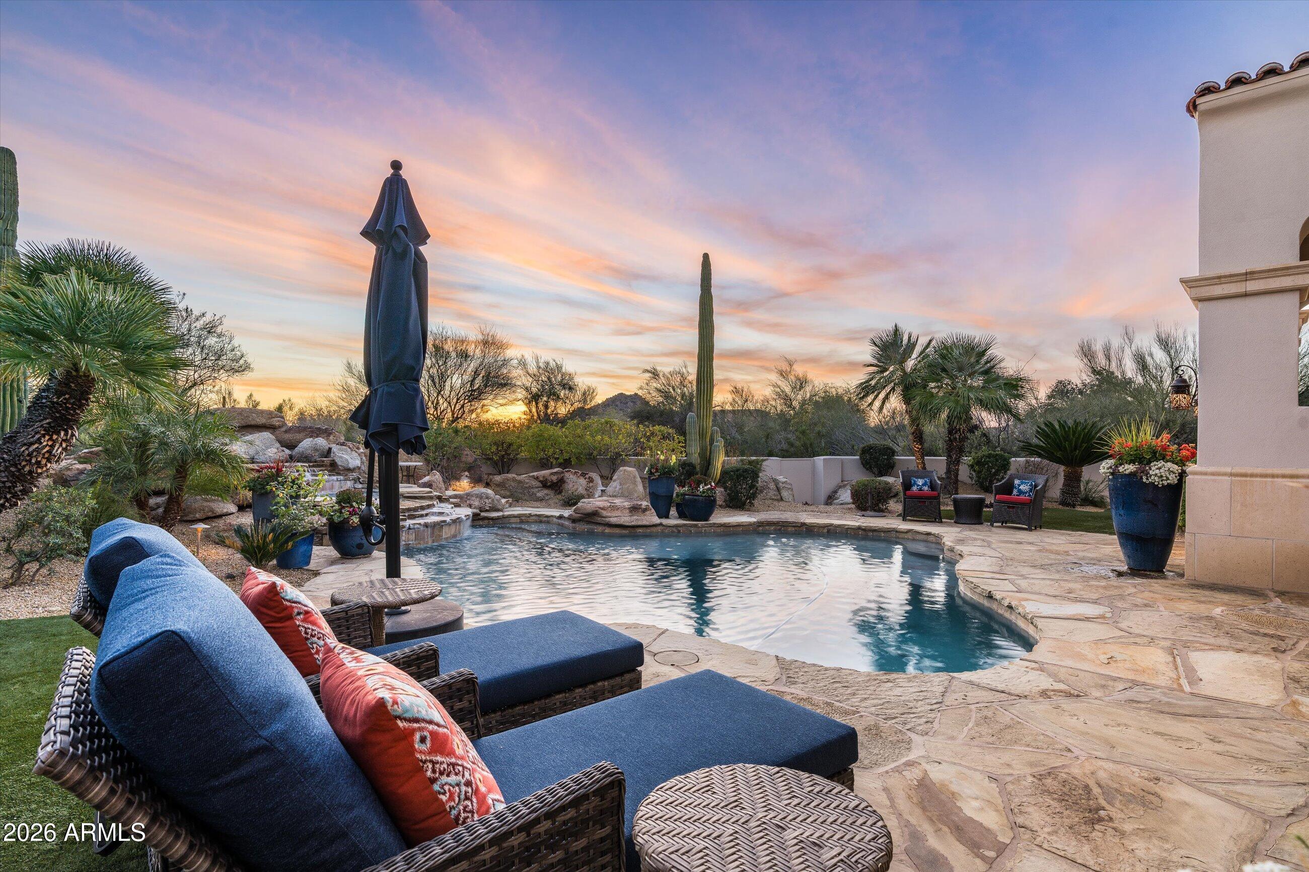 WHISPER ROCK - Residential