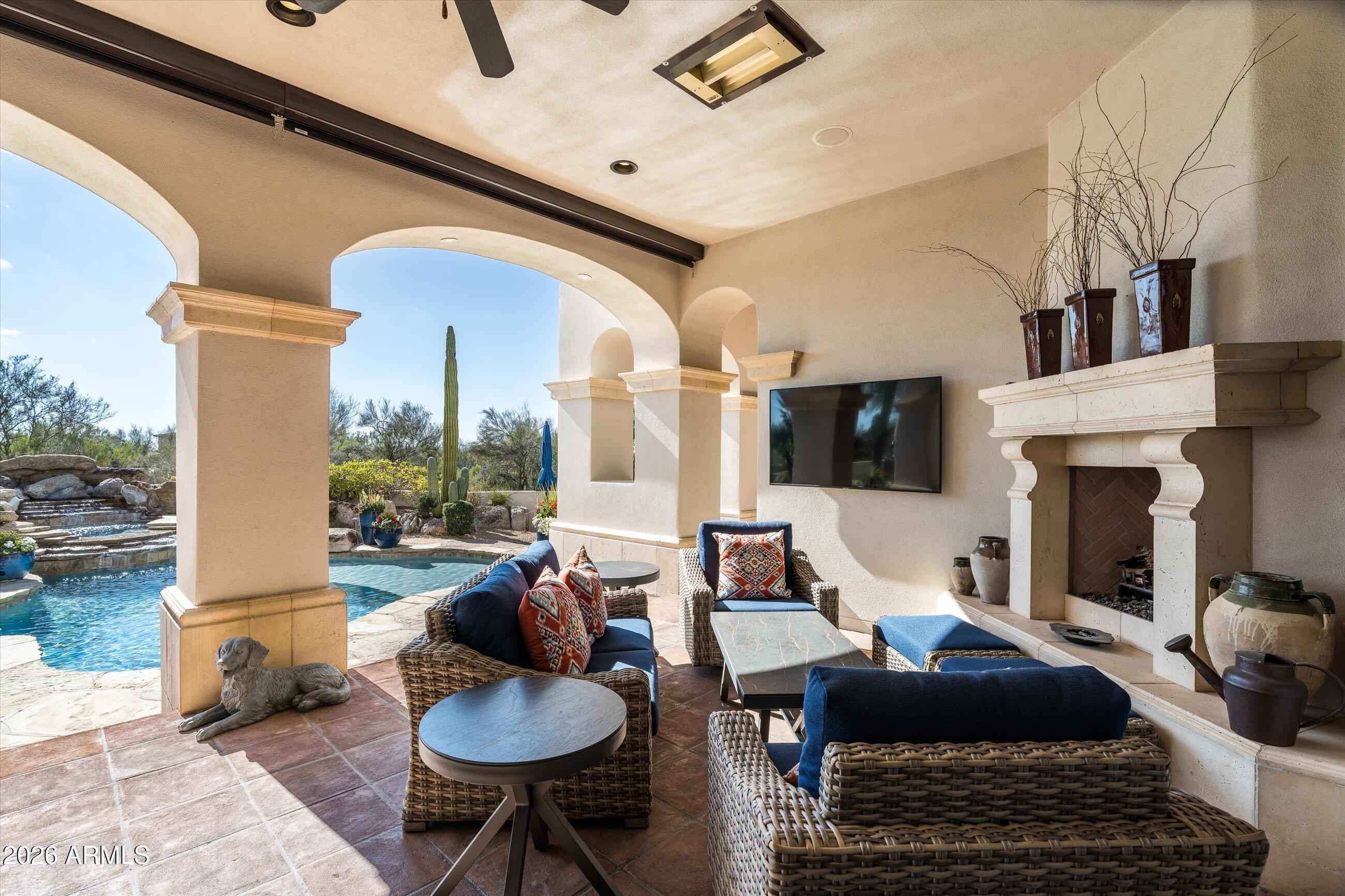 WHISPER ROCK - Residential