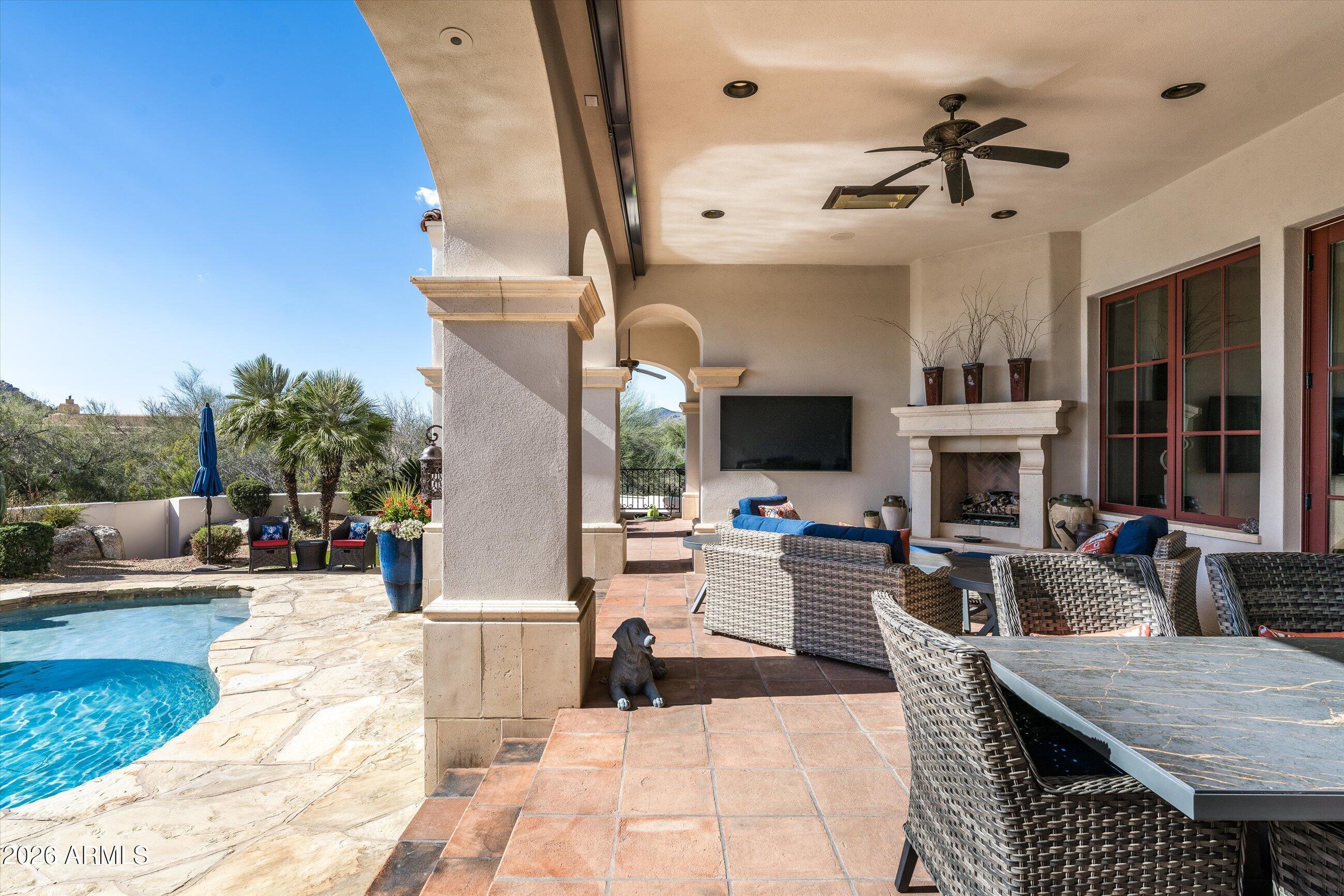 WHISPER ROCK - Residential