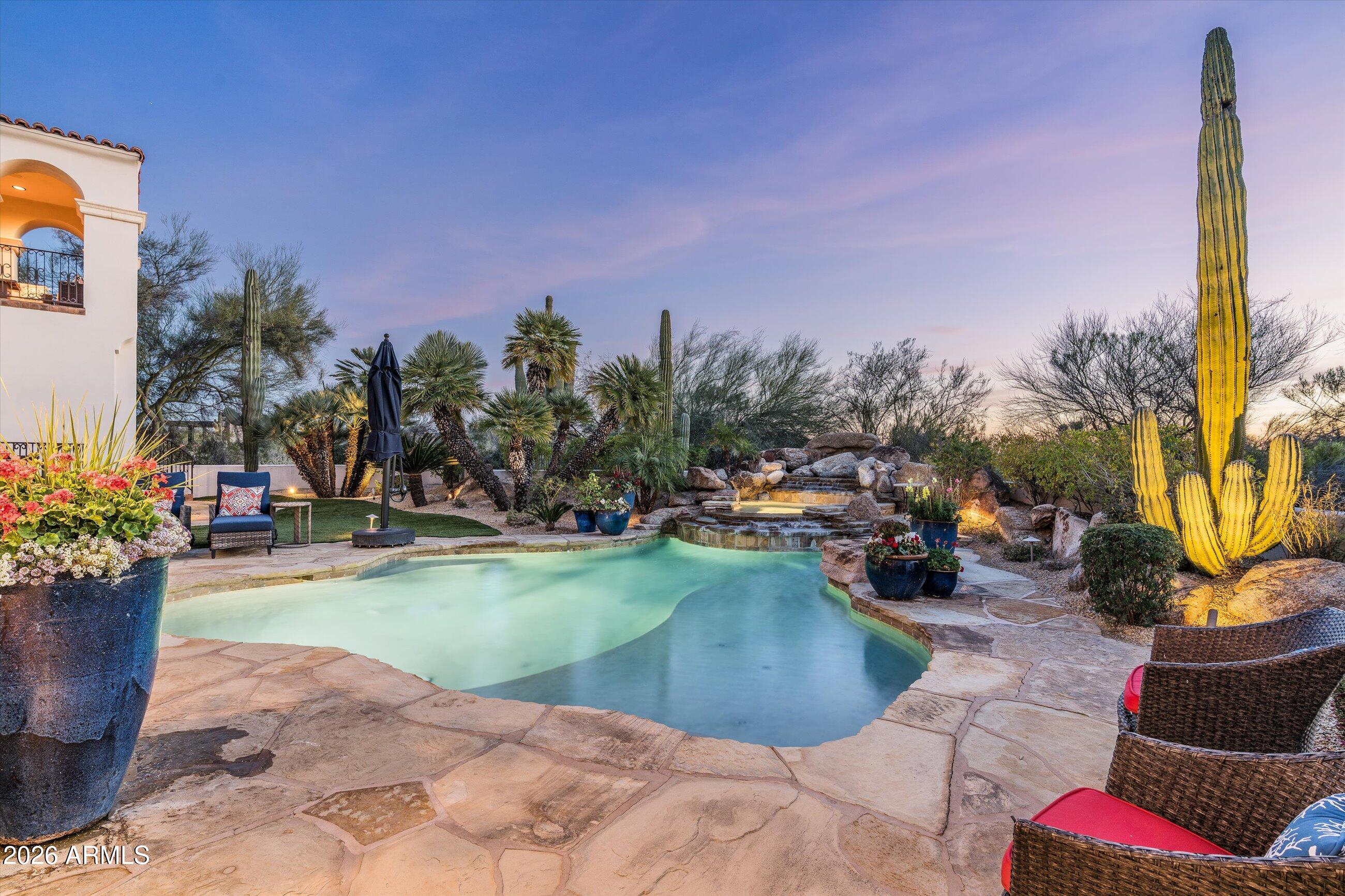 WHISPER ROCK - Residential