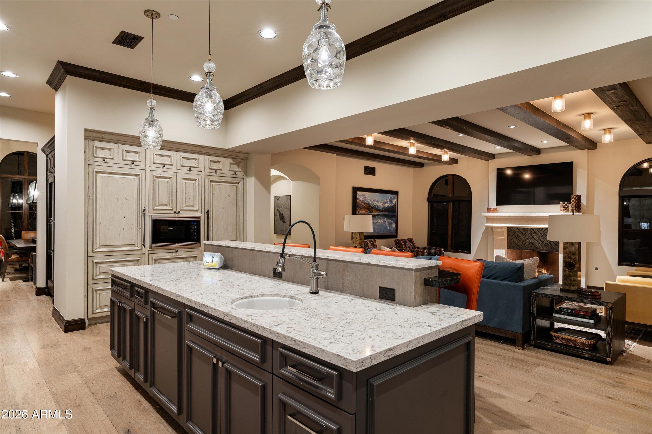 WHISPER ROCK - Residential