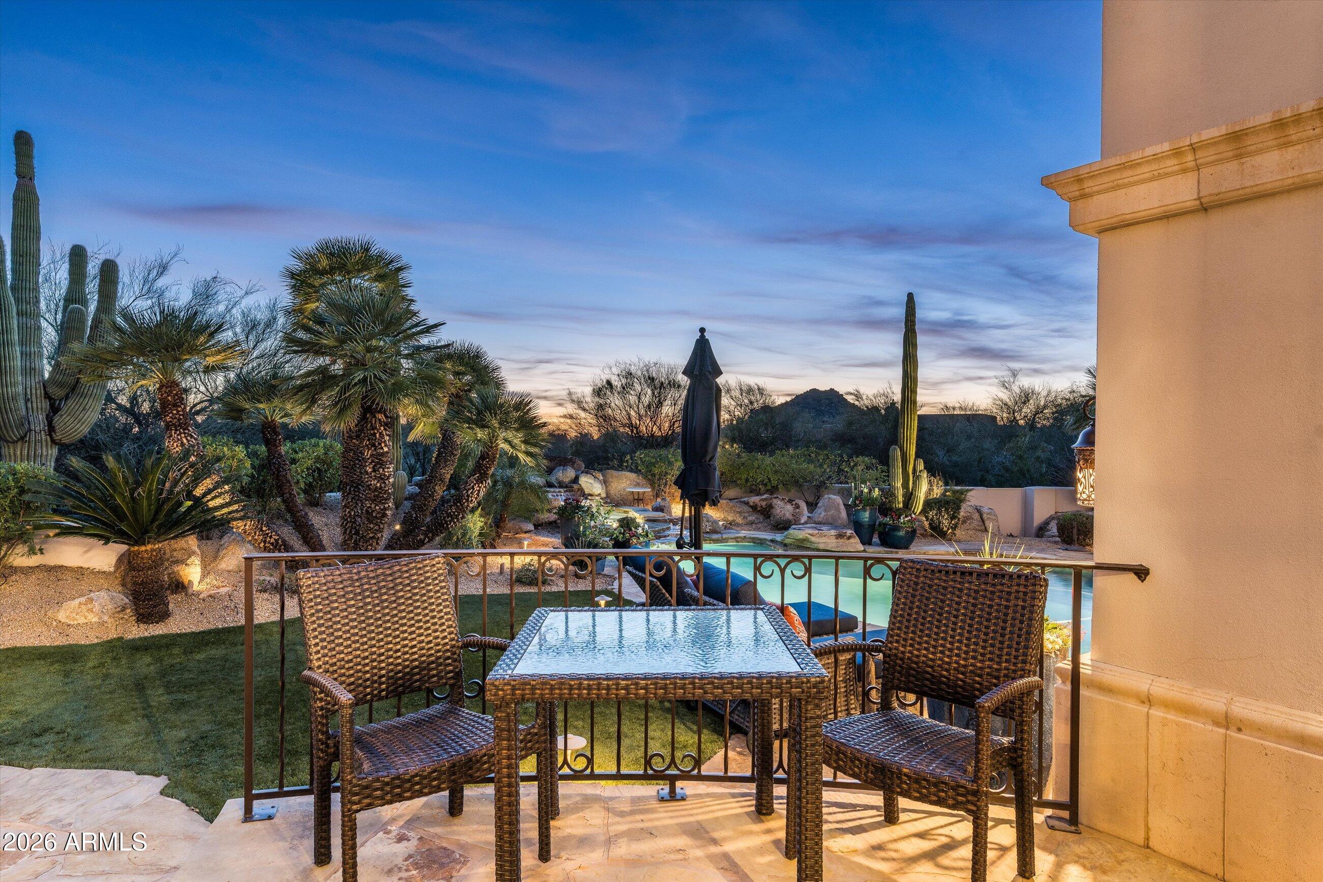 WHISPER ROCK - Residential
