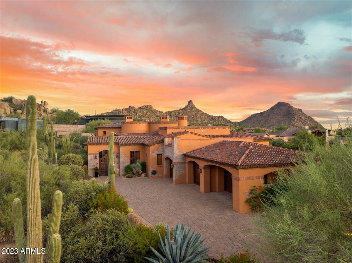 ESTANCIA - Residential