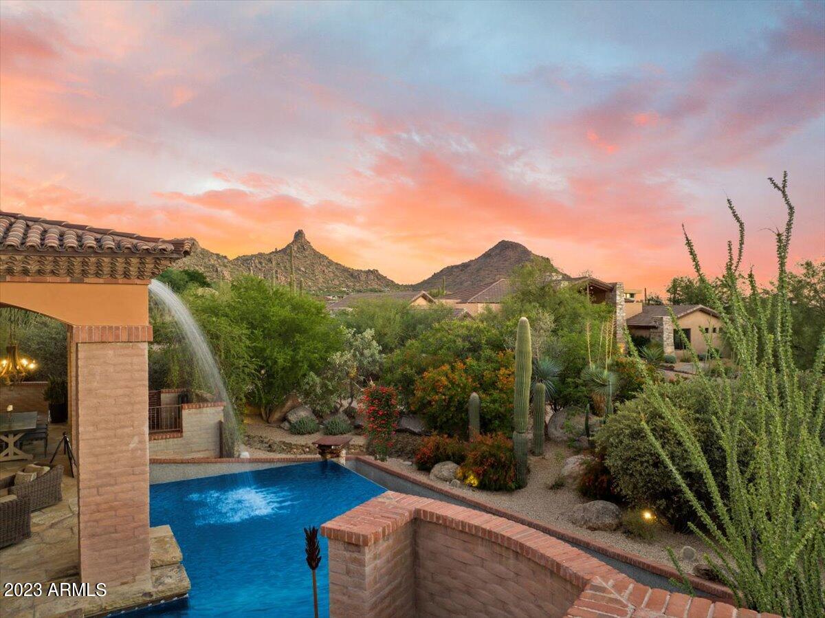 ESTANCIA - Residential