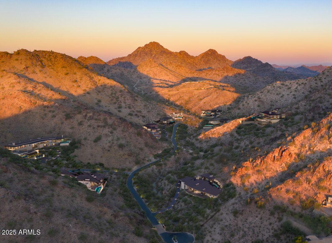 CROWN CANYON - Residential