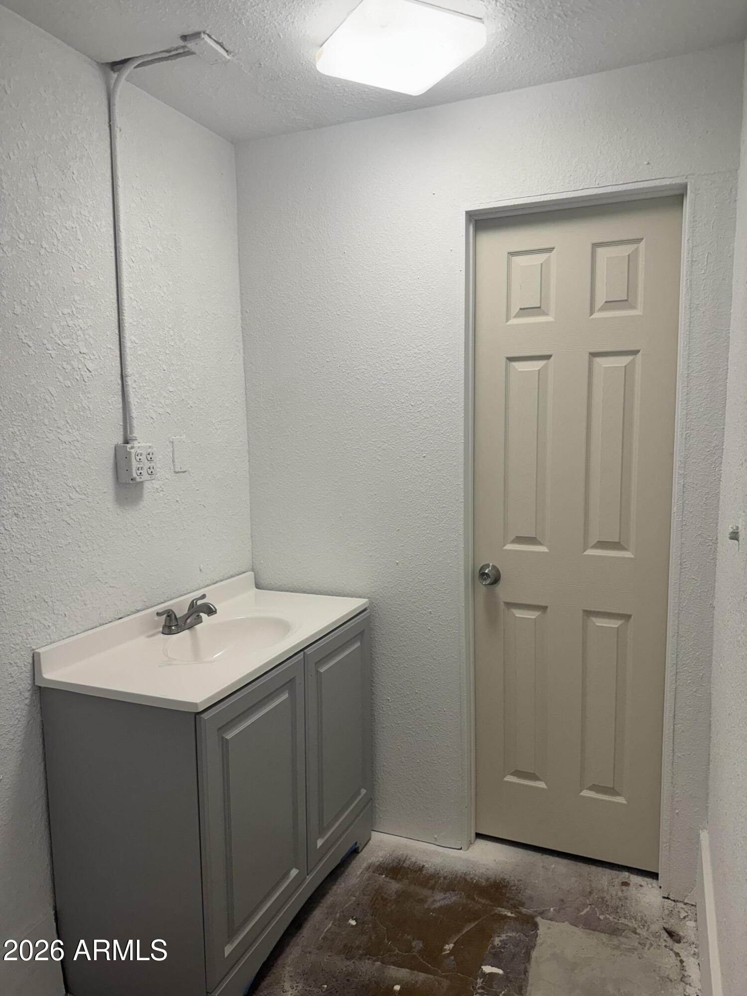 S19 T1N R8E - Commercial Lease