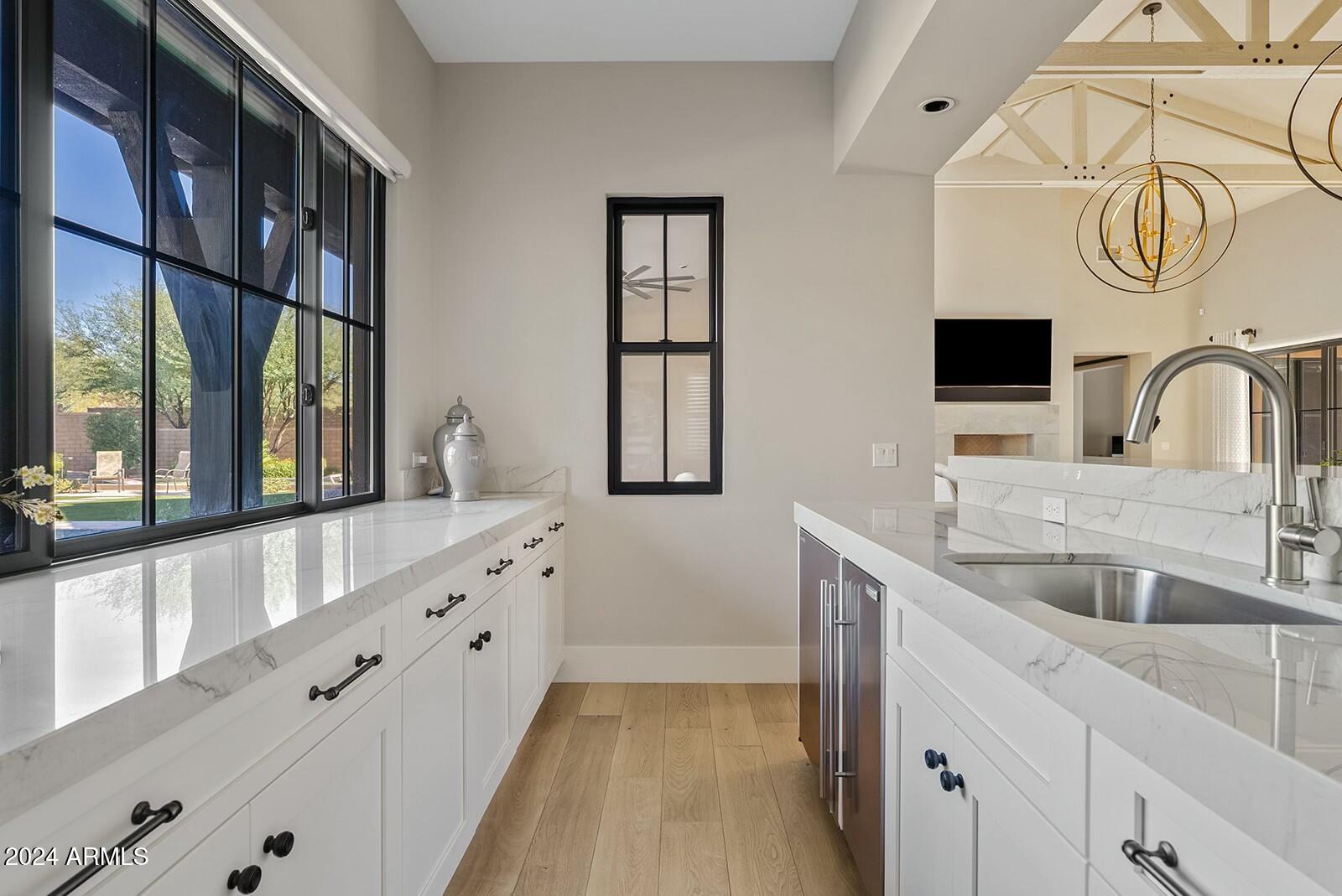 WHITE HORSE - Residential
