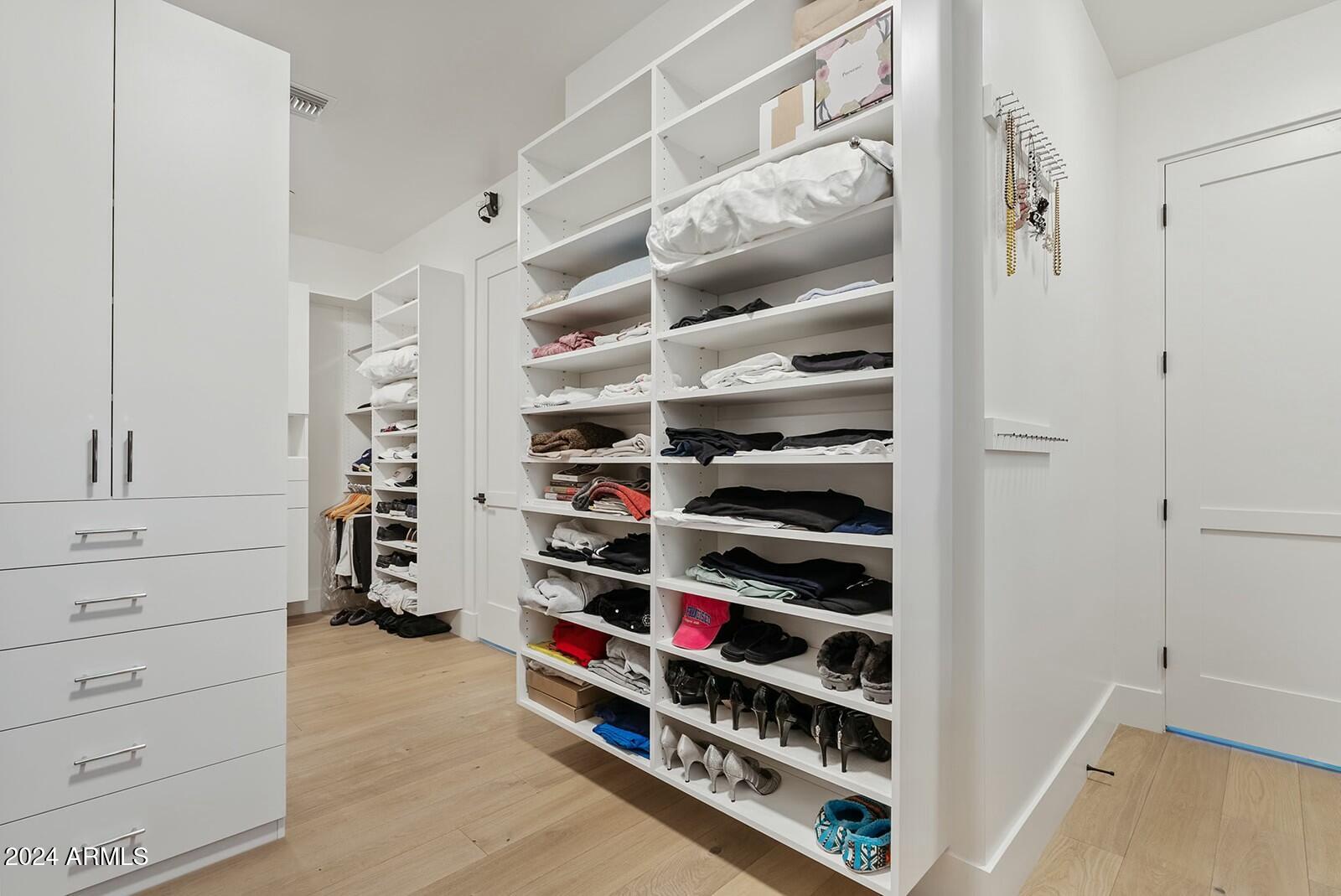 WHITE HORSE - Residential