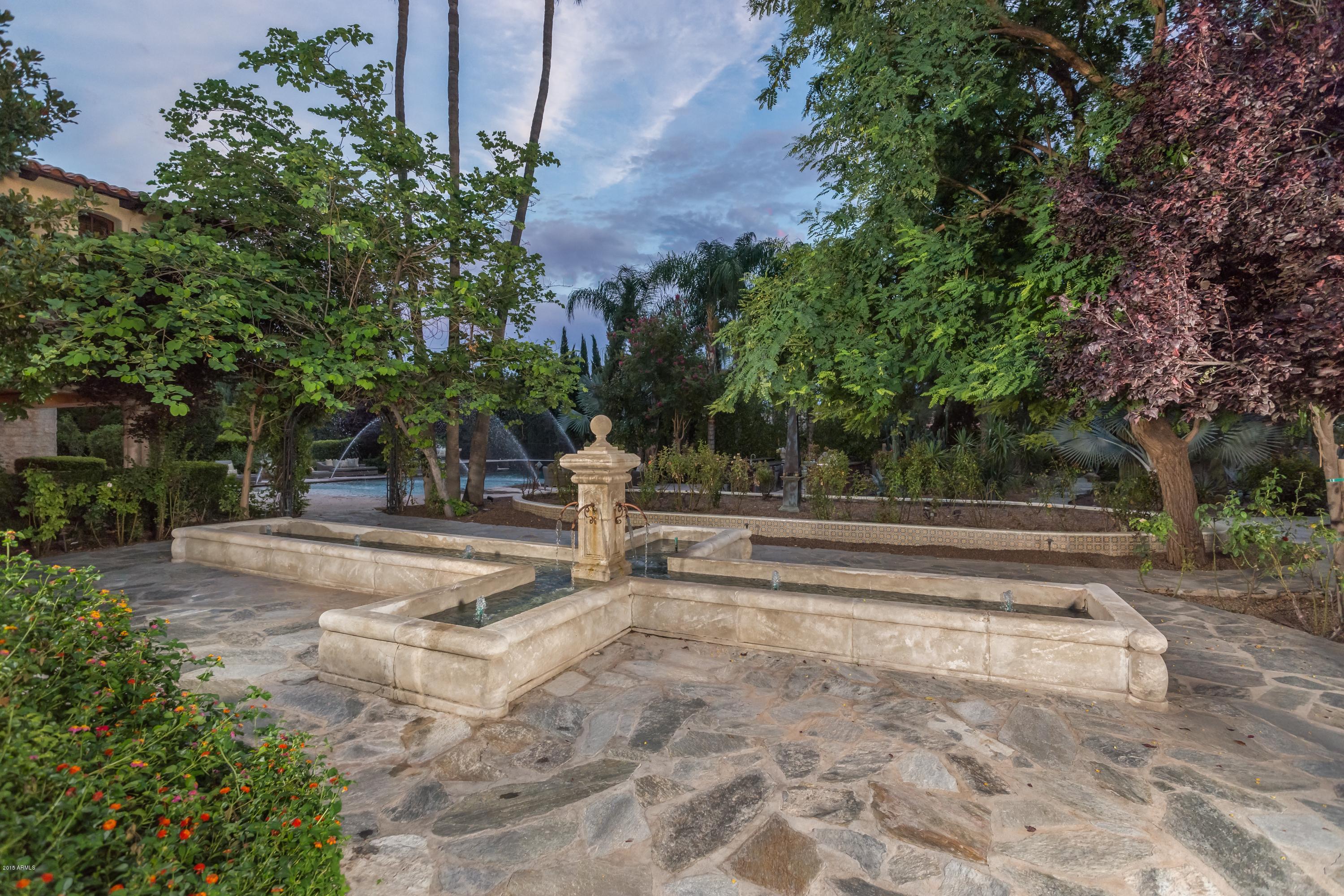 EQUESTRIAN MANOR - Residential