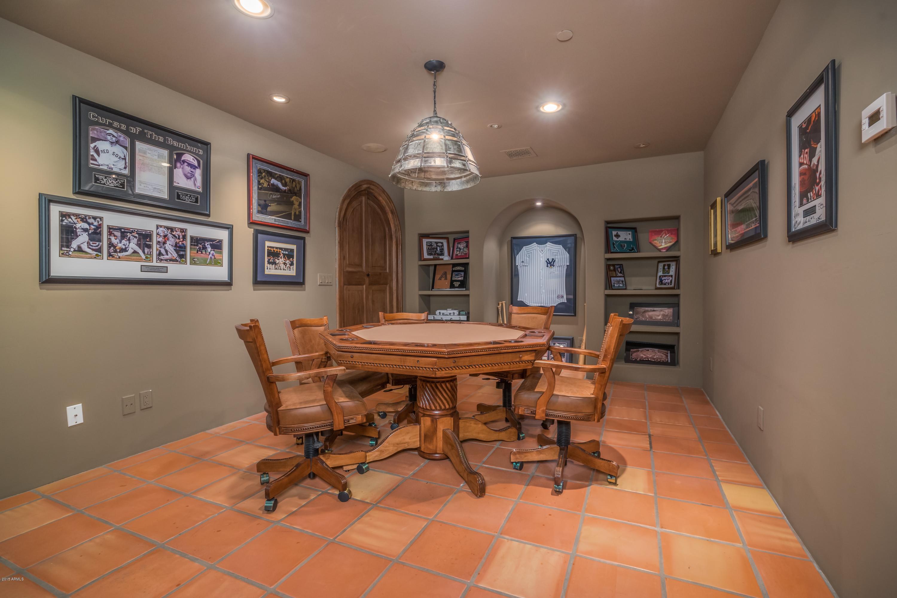 EQUESTRIAN MANOR - Residential