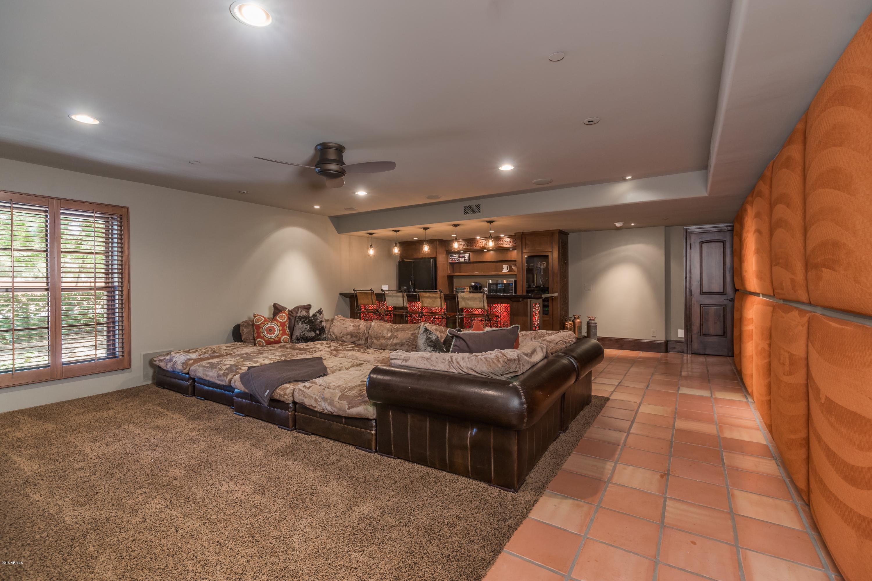 EQUESTRIAN MANOR - Residential