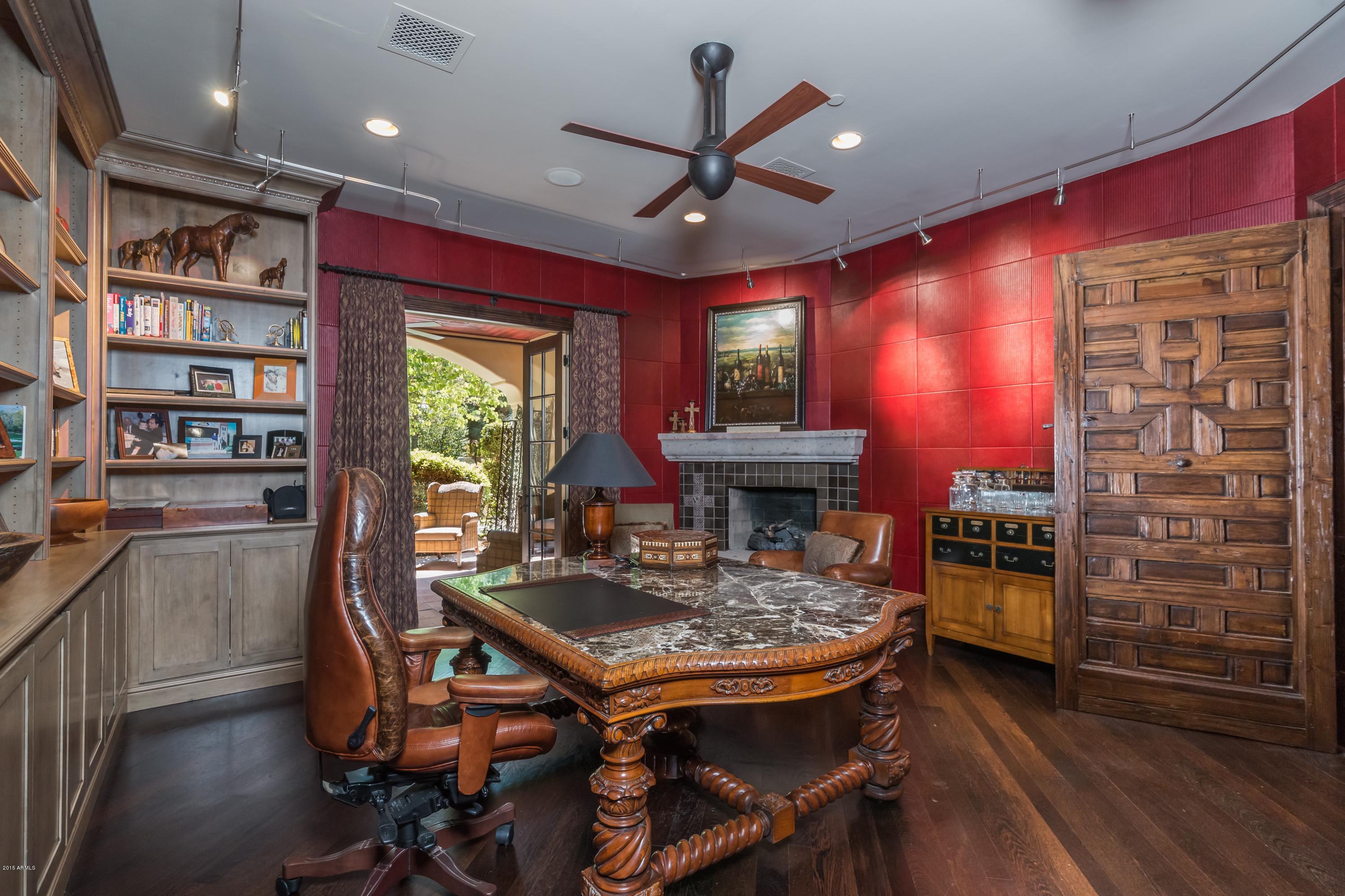 EQUESTRIAN MANOR - Residential