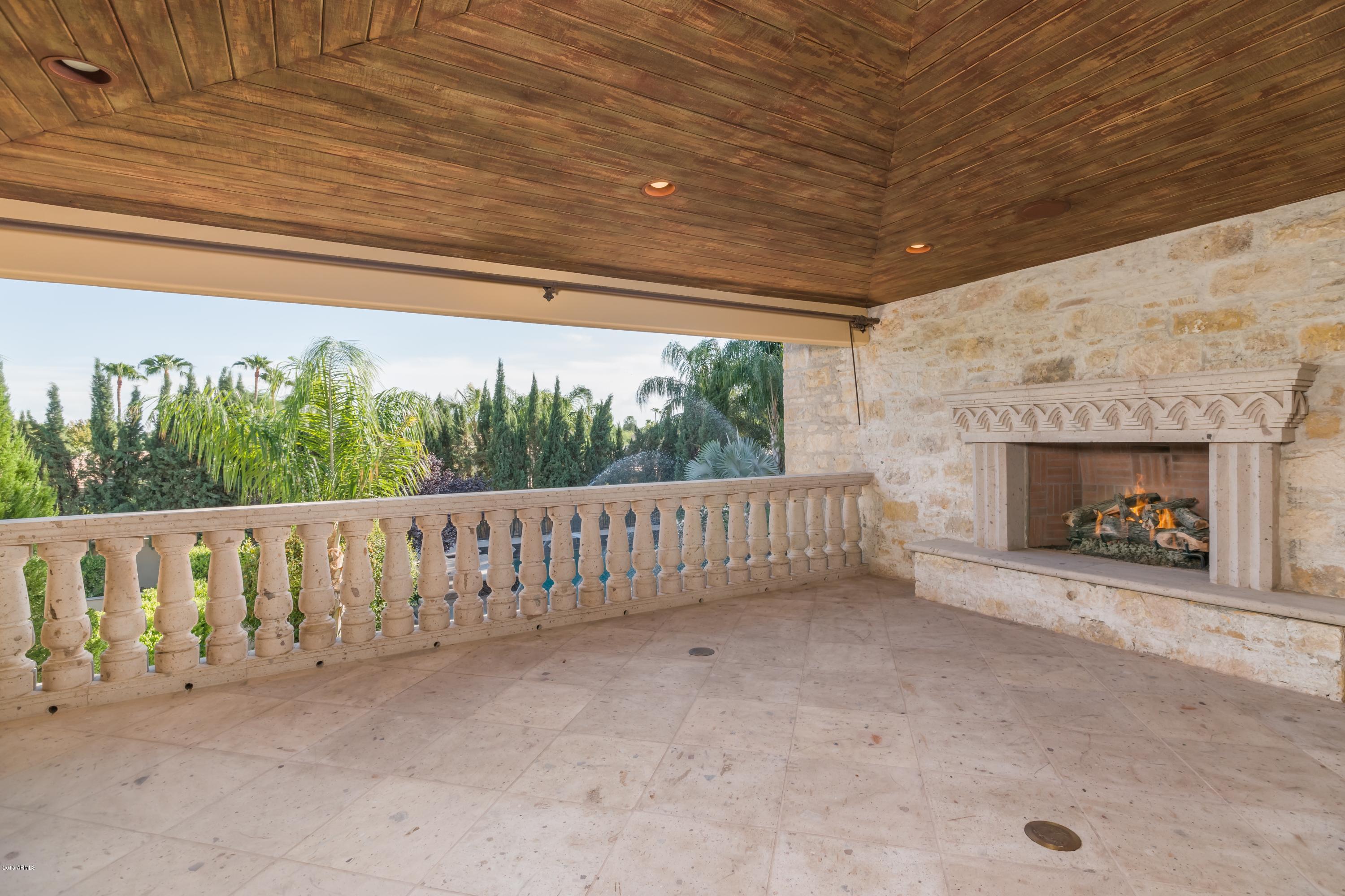 EQUESTRIAN MANOR - Residential