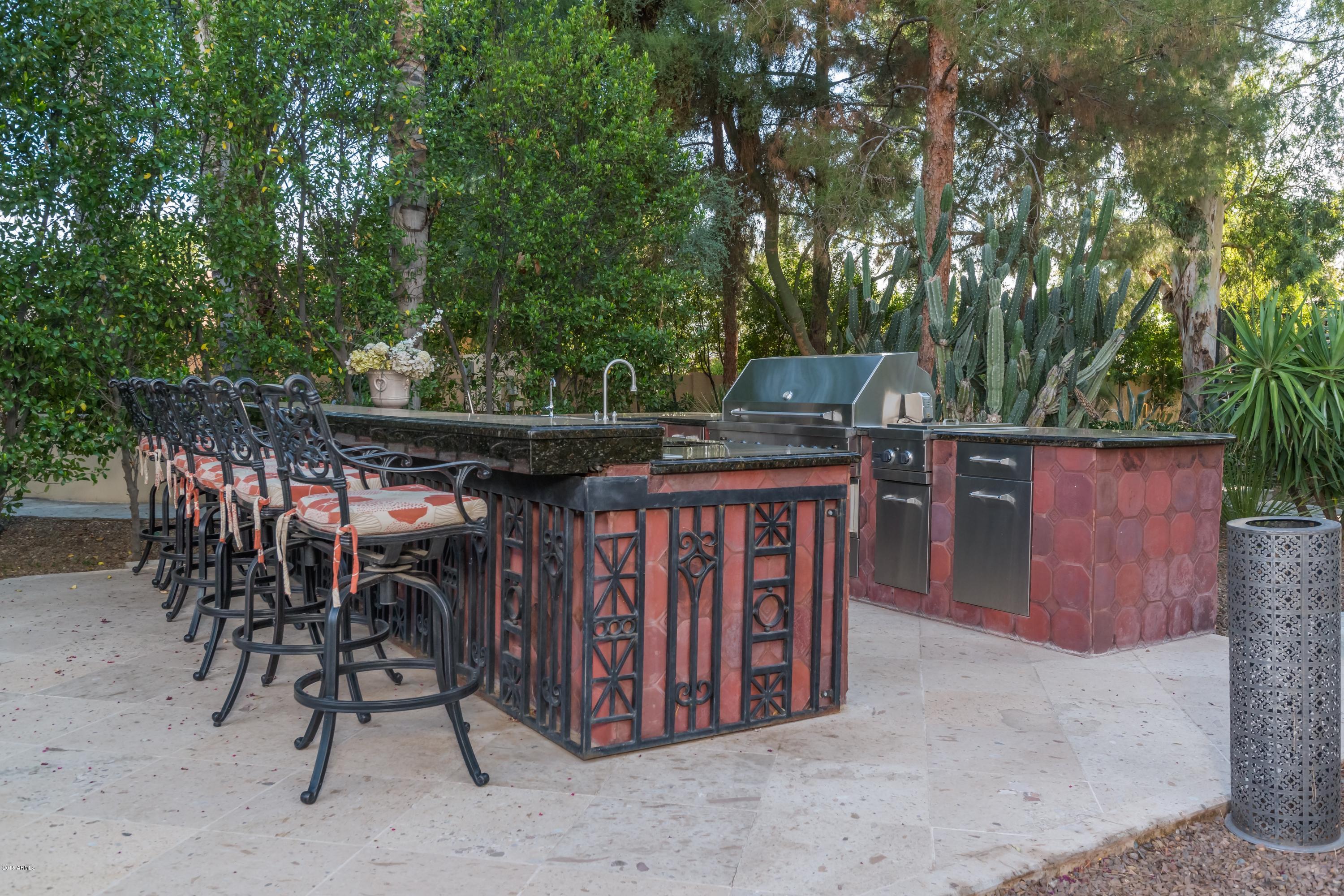 EQUESTRIAN MANOR - Residential